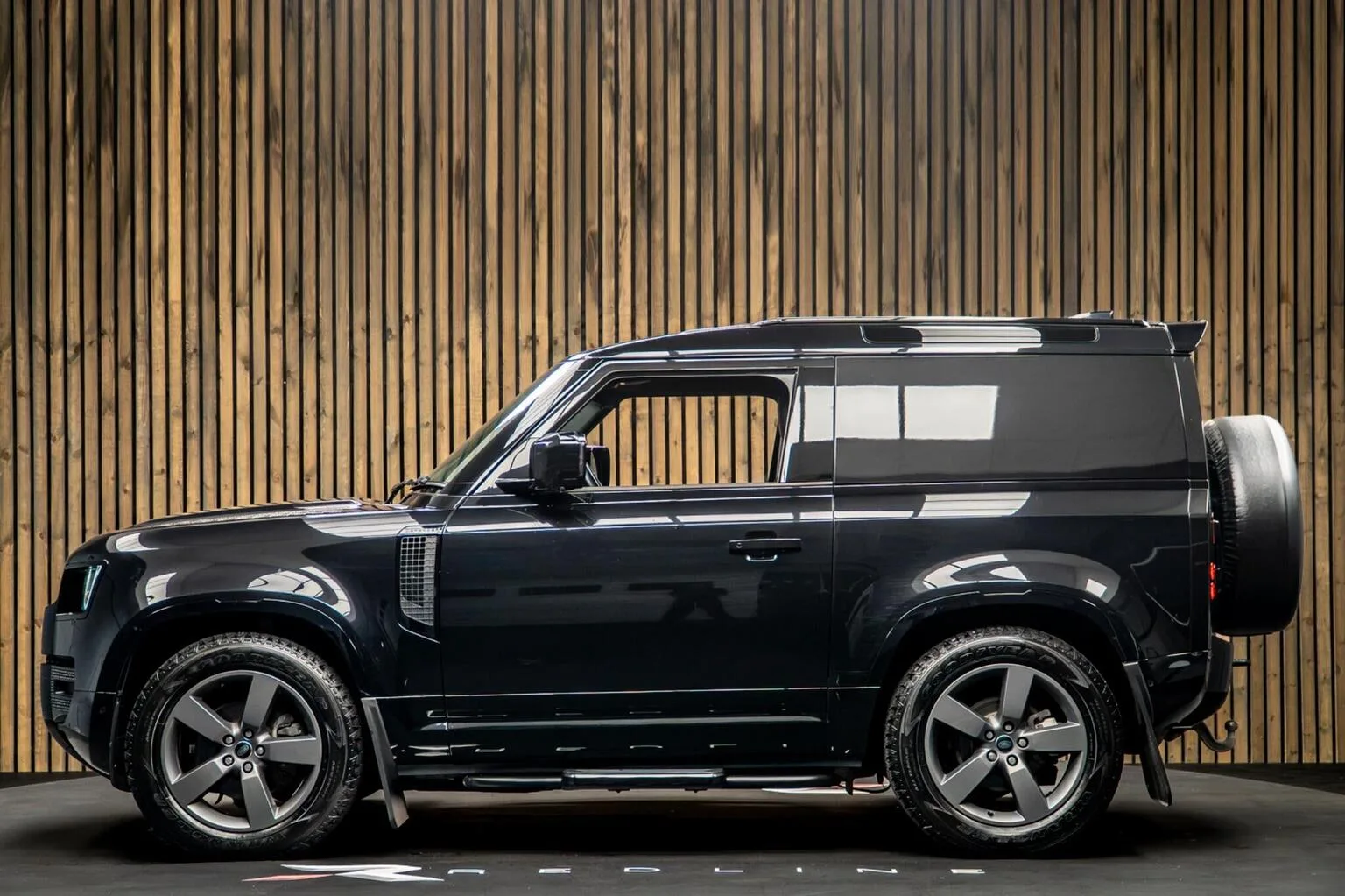 2024 Land Rover Defender 90 Hard Top D250 X-Dynamic HSE, 7/30