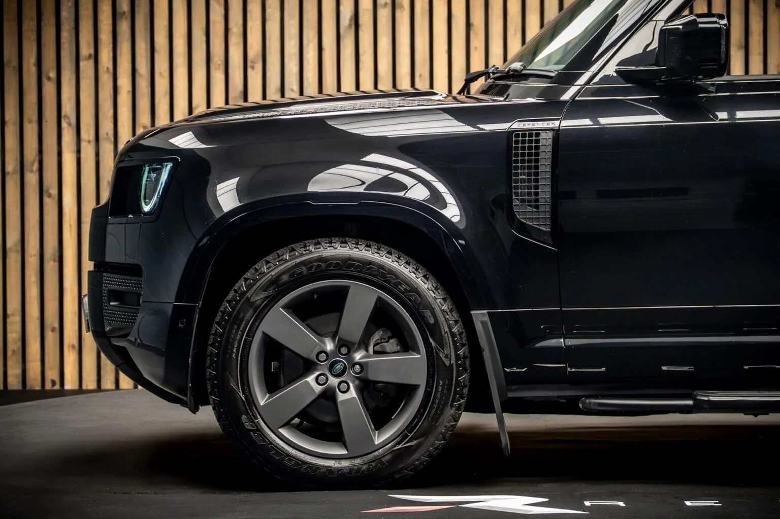 2024 Land Rover Defender 90 Hard Top D250 X-Dynamic HSE, 8/30