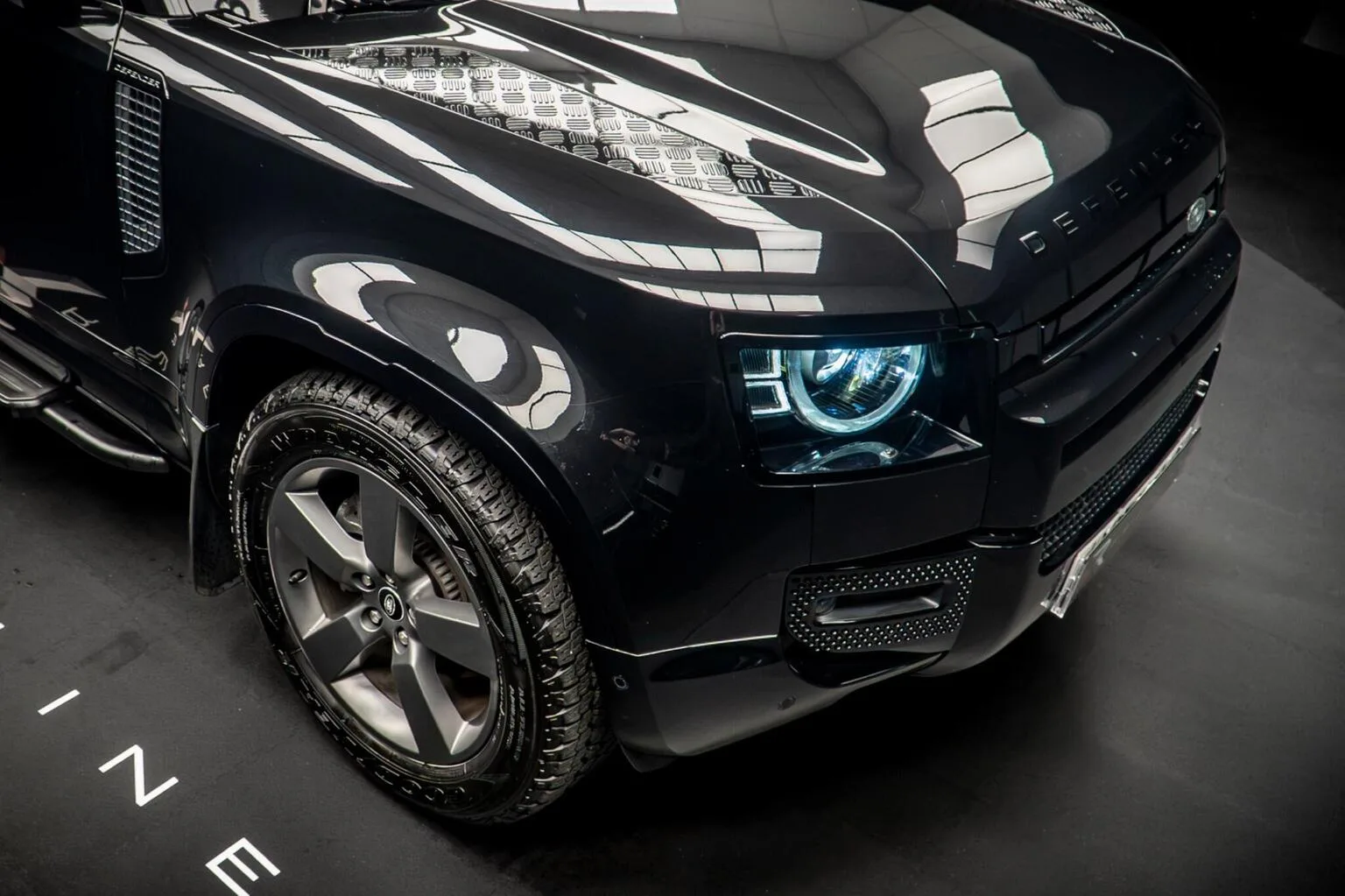 2024 Land Rover Defender 90 Hard Top D250 X-Dynamic HSE, 10/30