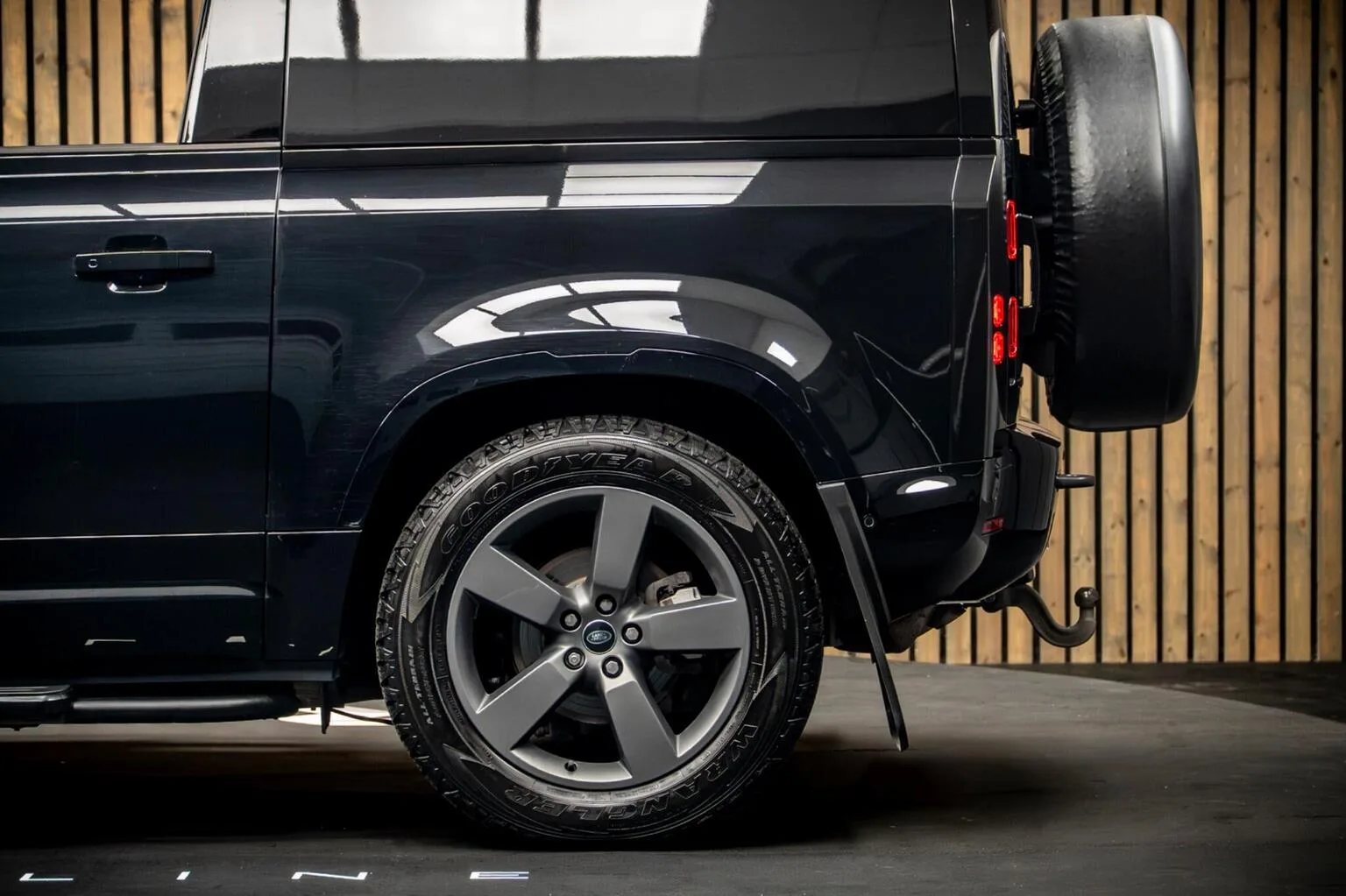 2024 Land Rover Defender 90 Hard Top D250 X-Dynamic HSE, 16/30