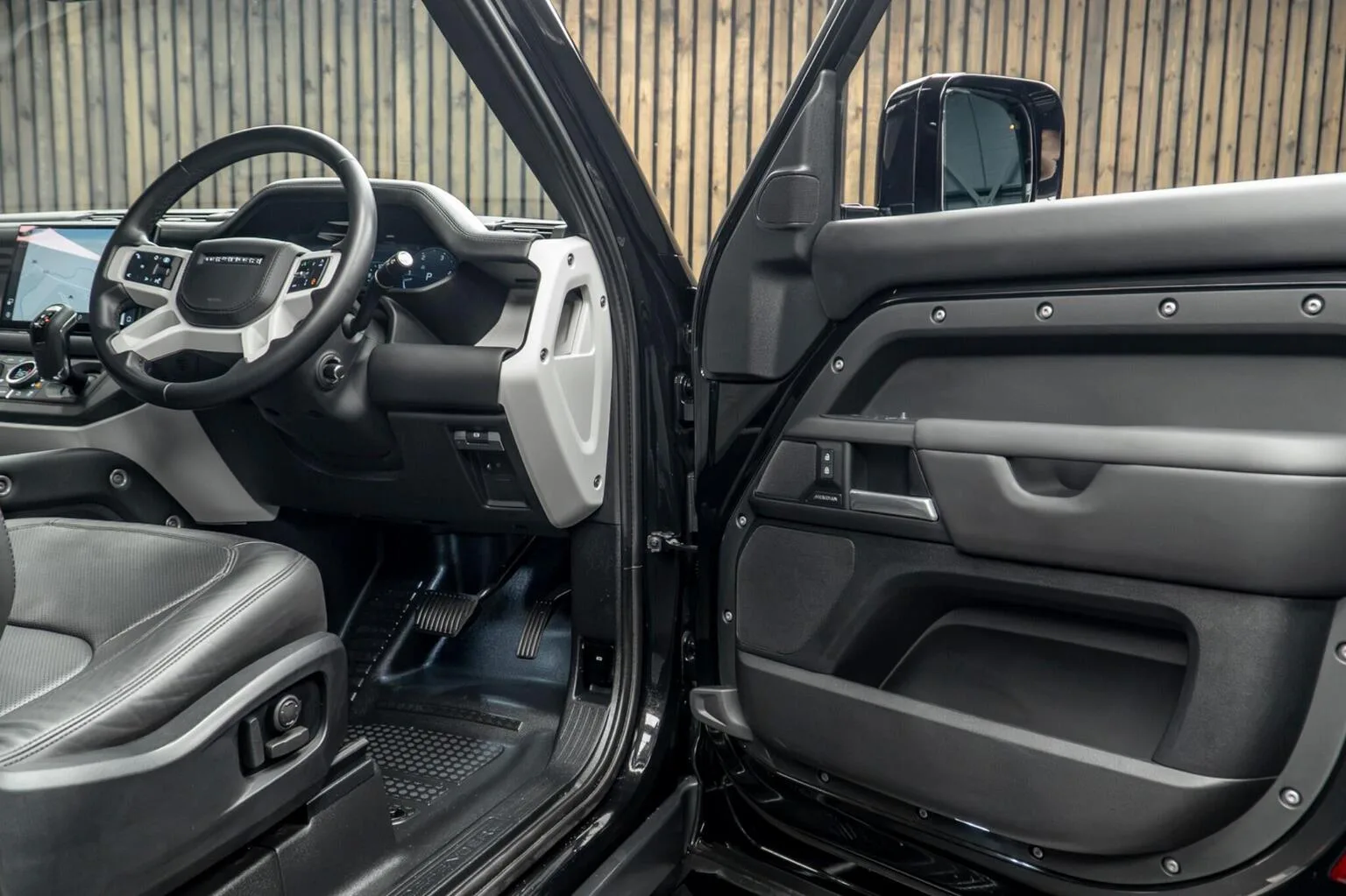 2024 Land Rover Defender 90 Hard Top D250 X-Dynamic HSE, 30/30