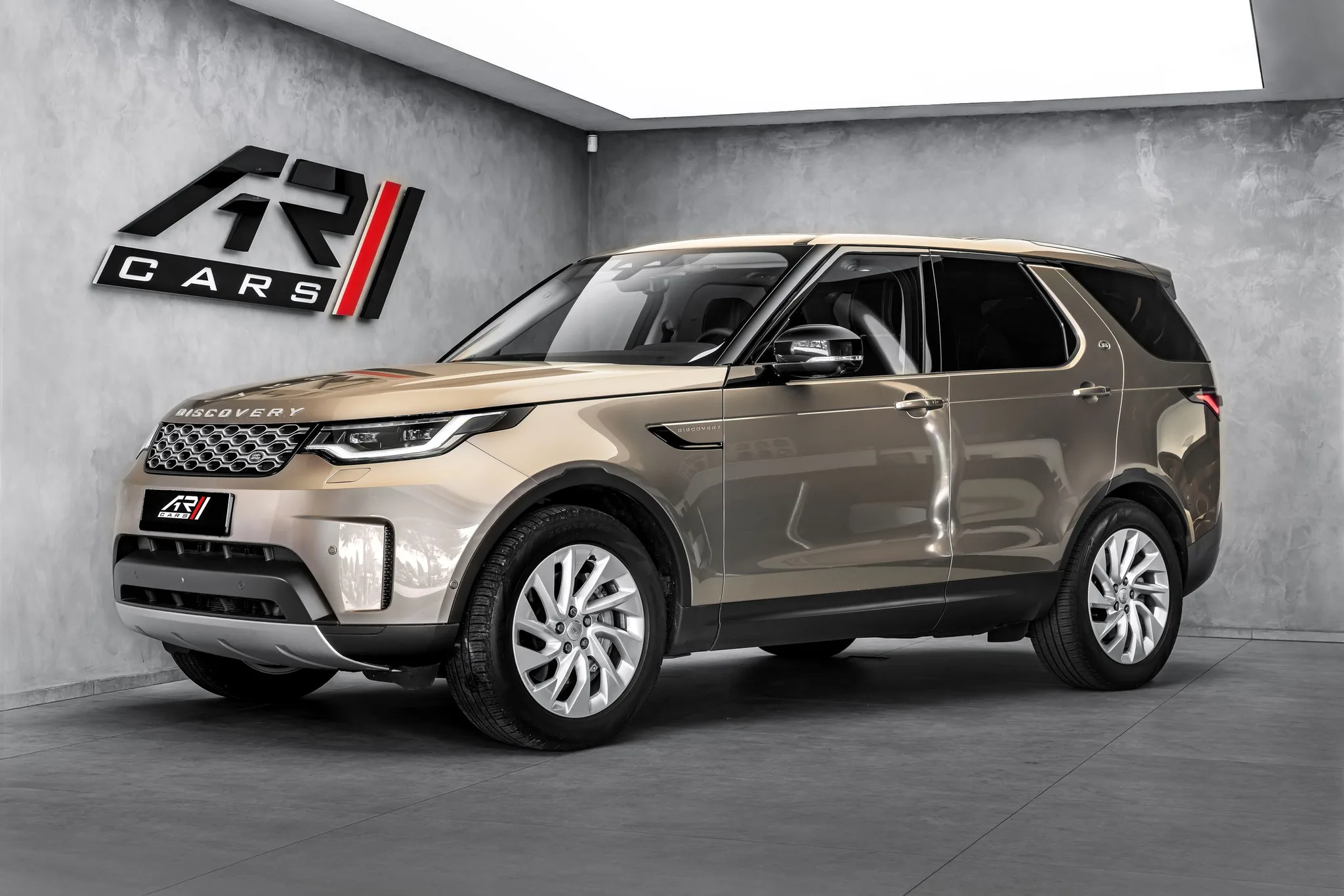 2024 Land Rover Discovery D250, S offered by a specialist dealer in Ostrava, Czechia, main photo