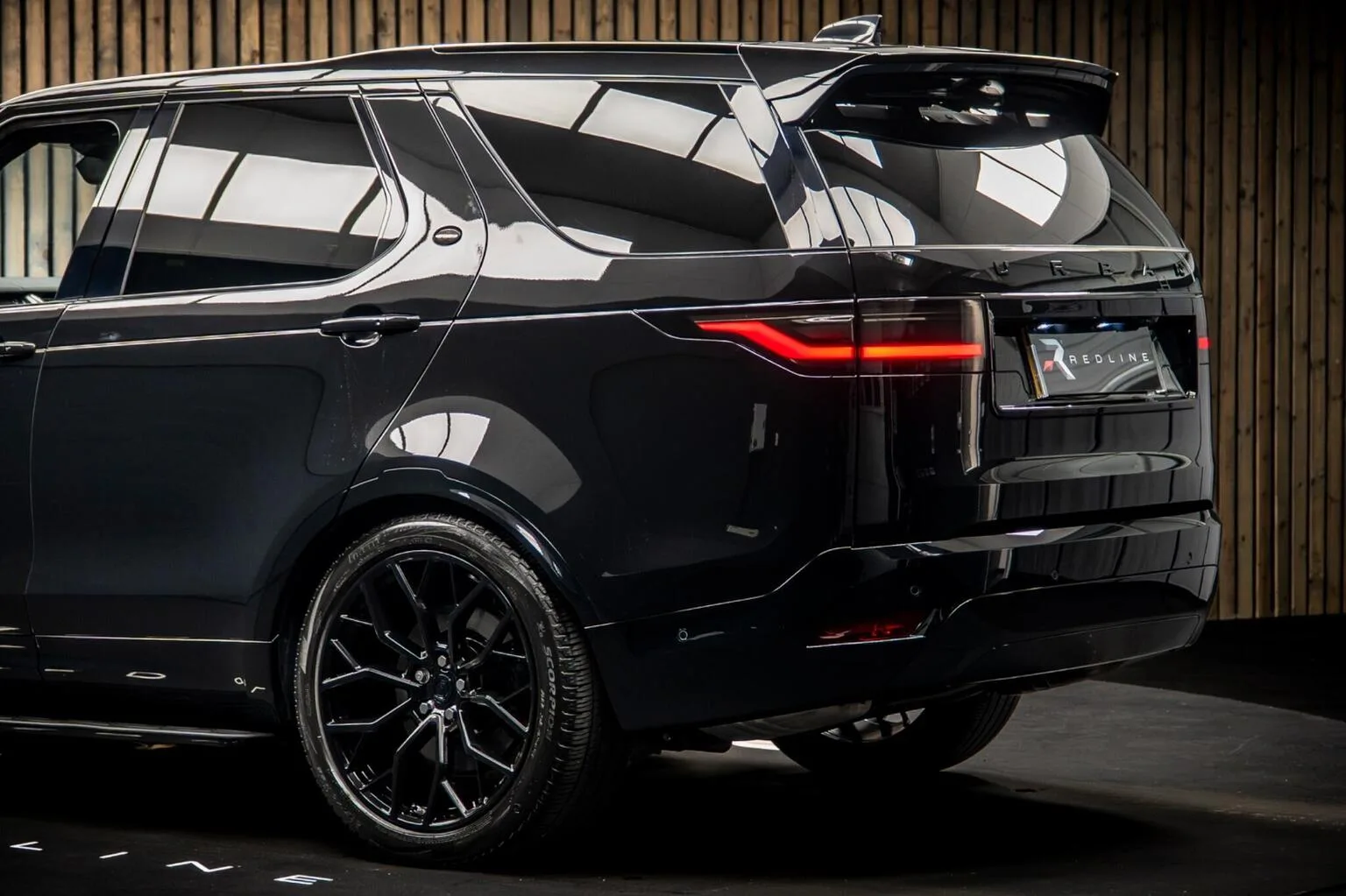2024 Land Rover Discovery Metropolitan Edition D300, 17/30