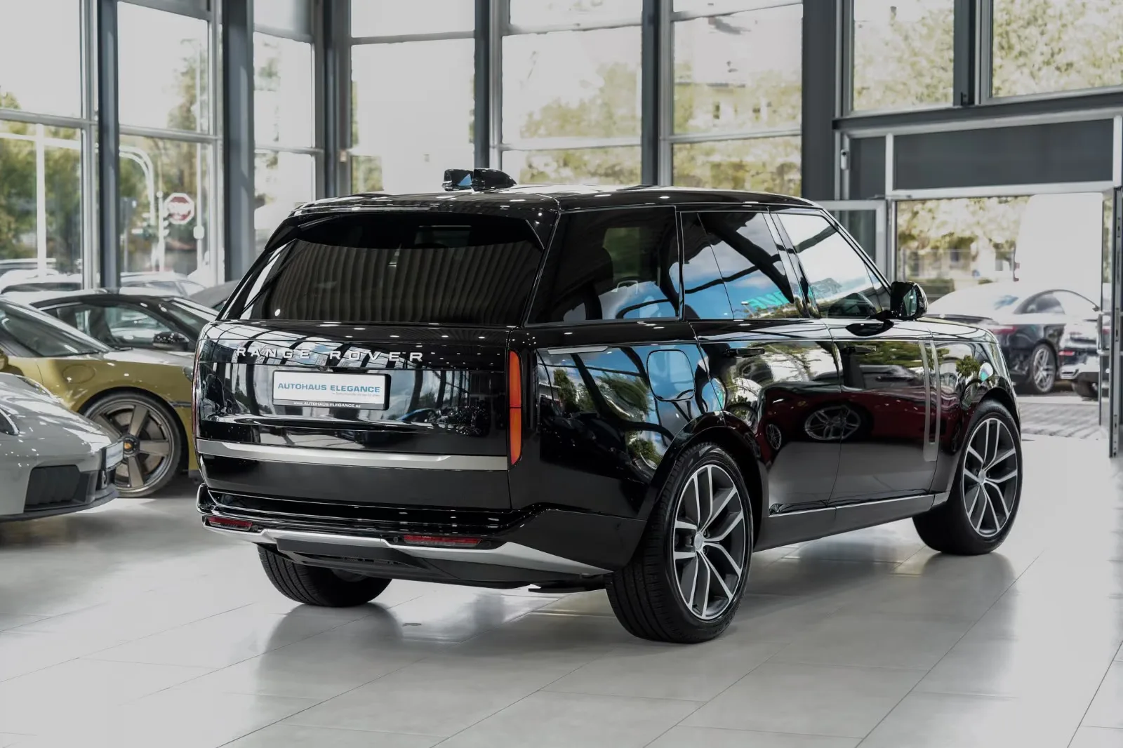 2024 Land Rover Range Rover HSE, 2/30