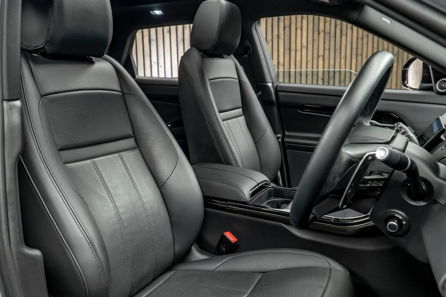 2024 Land Rover Range Rover Evoque D200 Dynamic HSE, 2/30