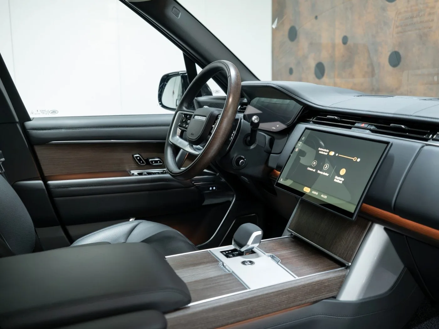 2024 Land Rover Range Rover P530, Autobiography offered by a supercar dealer in Gronau, Germany, photo 16 of 25