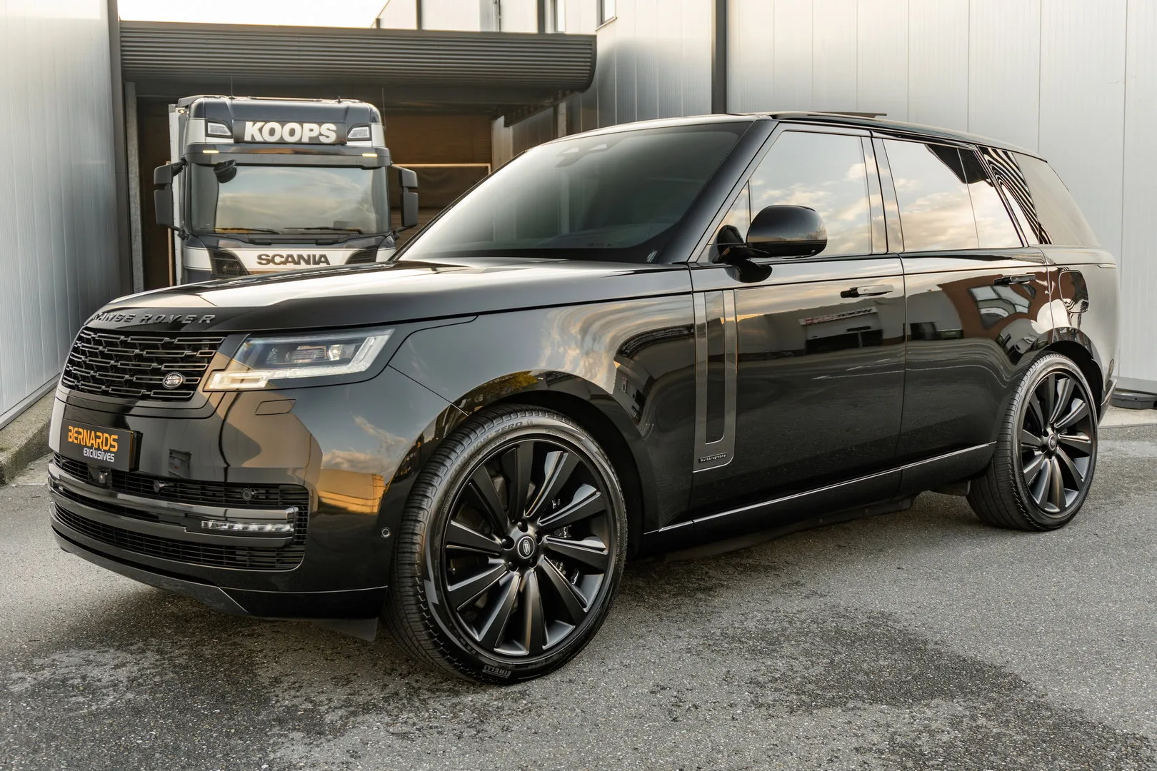 2024 Land Rover Range Rover P550e, Autobiography angeboten von einem Supersportwagenhändler in Woerden, Niederlande, Hauptfoto