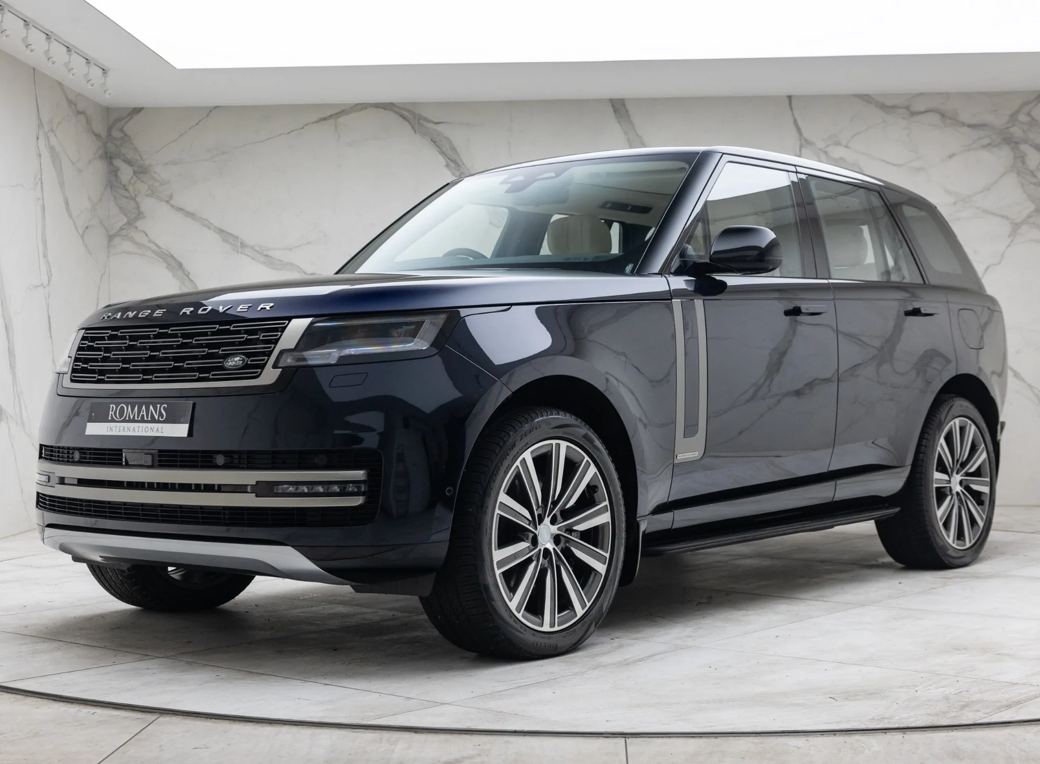 2024 Land Rover Range Rover P550e, Autobiography proposée par un concessionnaire spécialisé à Banstead, Royaume-Uni, photo principale