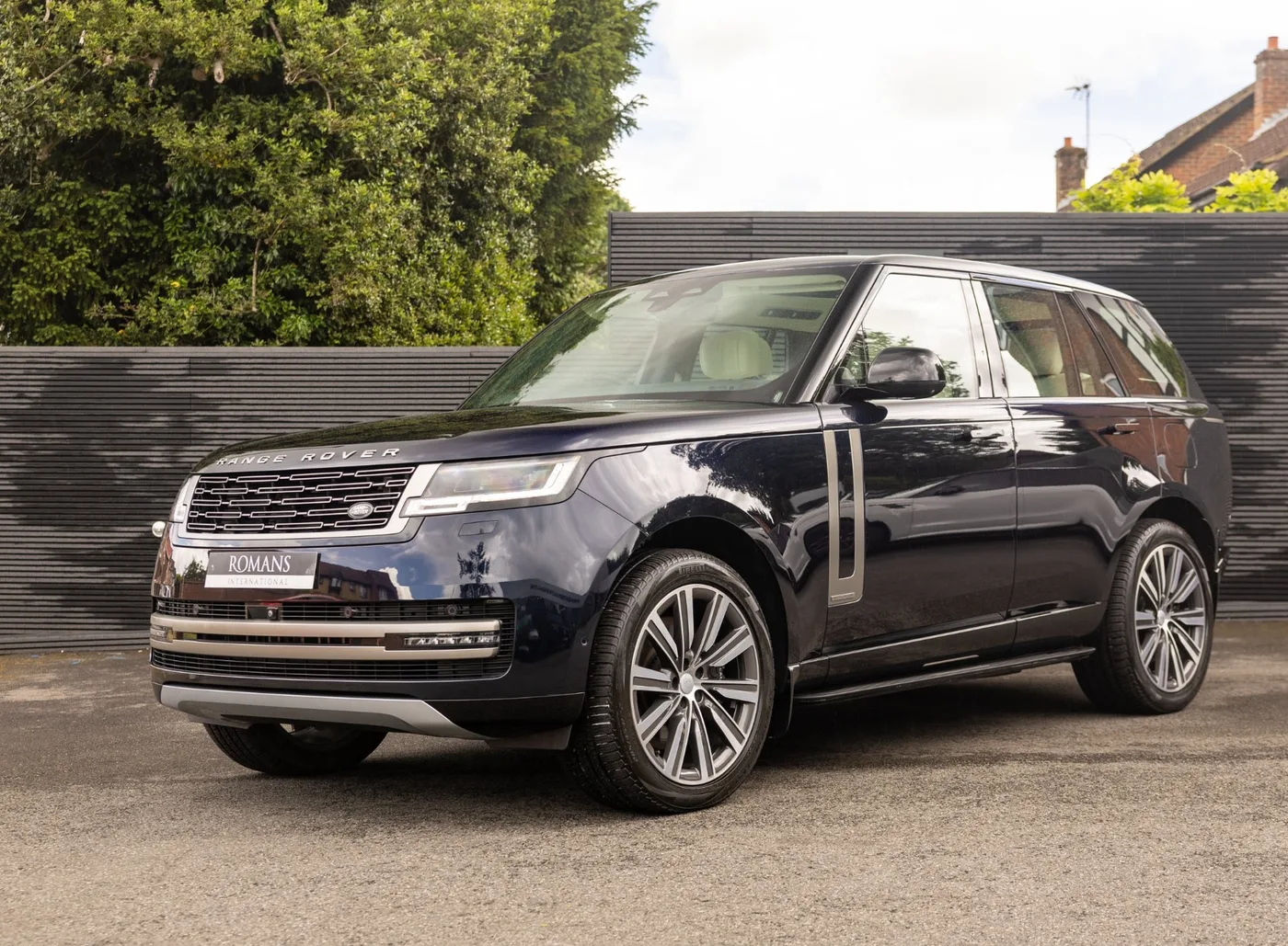 2024 Land Rover Range Rover P550e, Autobiography angeboten von einem Fachhändler in Banstead, Vereinigtes Königreich, Foto 2 von 15