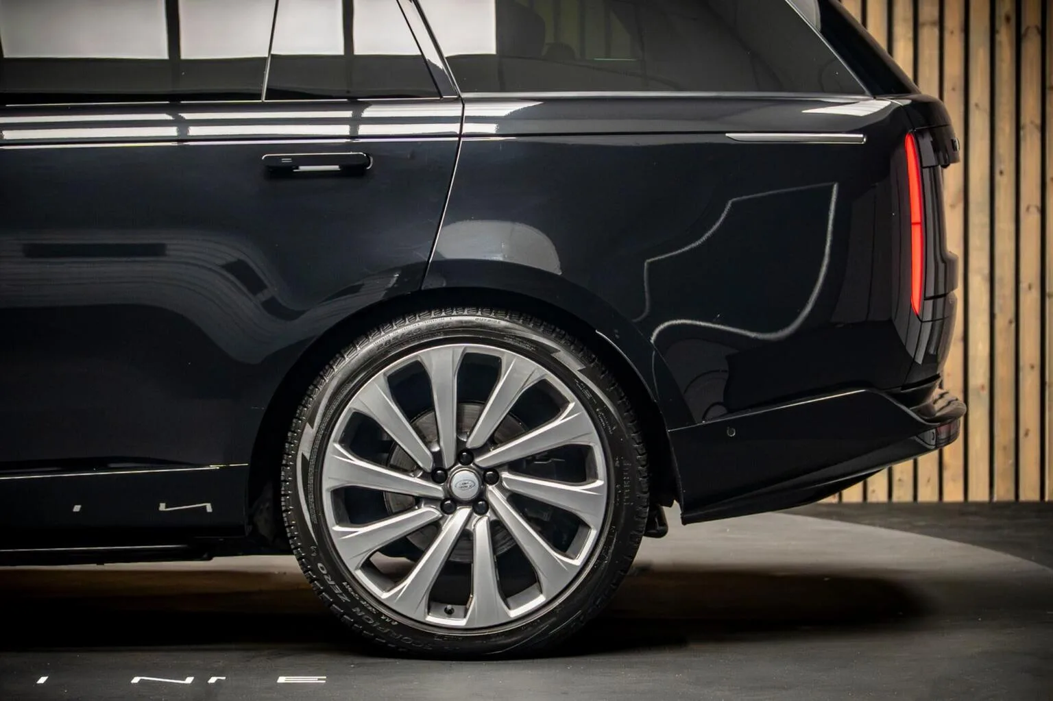 2024 Land Rover Range Rover P400 Autobiography LWB, 17/30