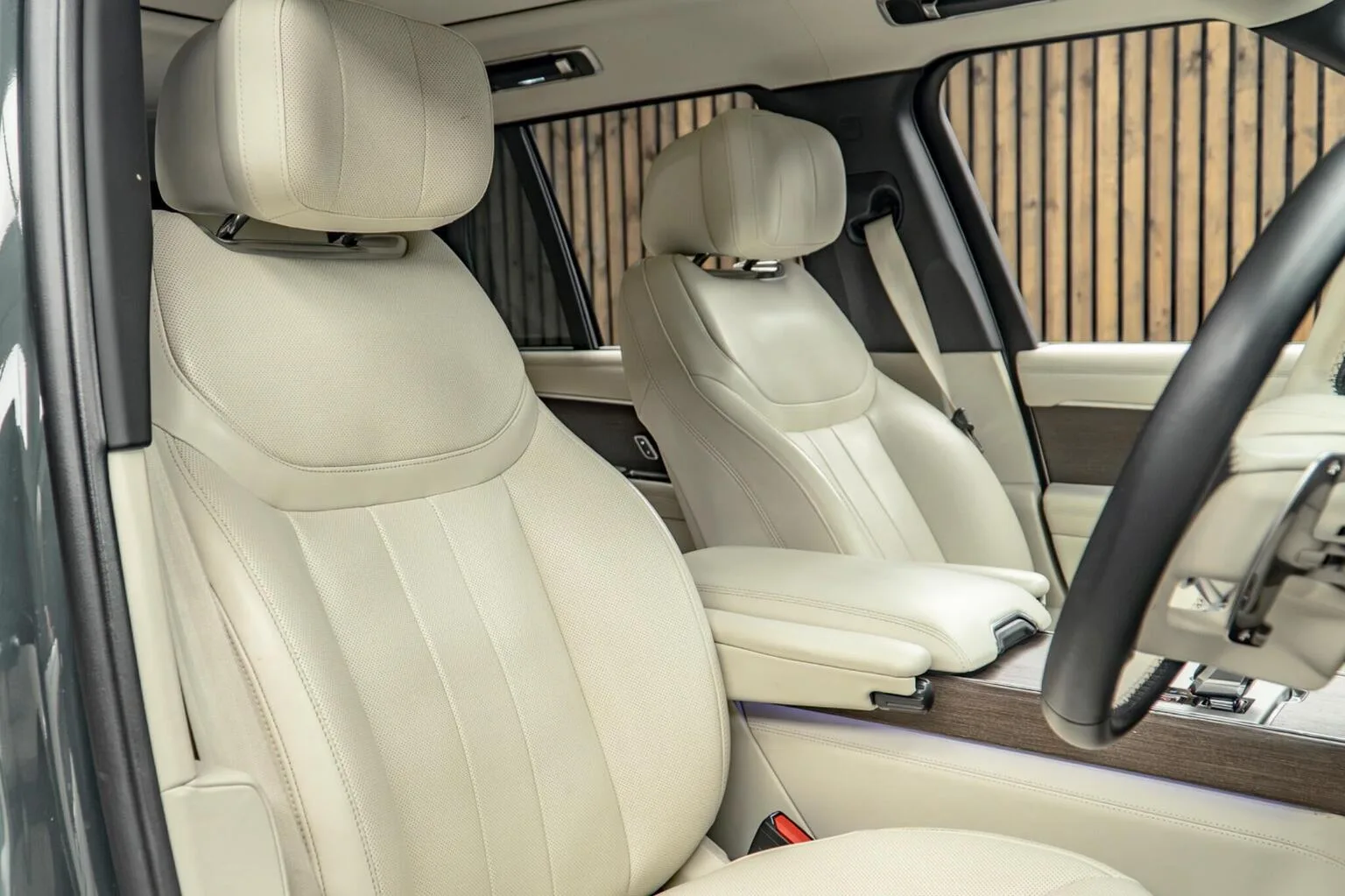 2024 Land Rover Range Rover P550e Autobiography, 2/30