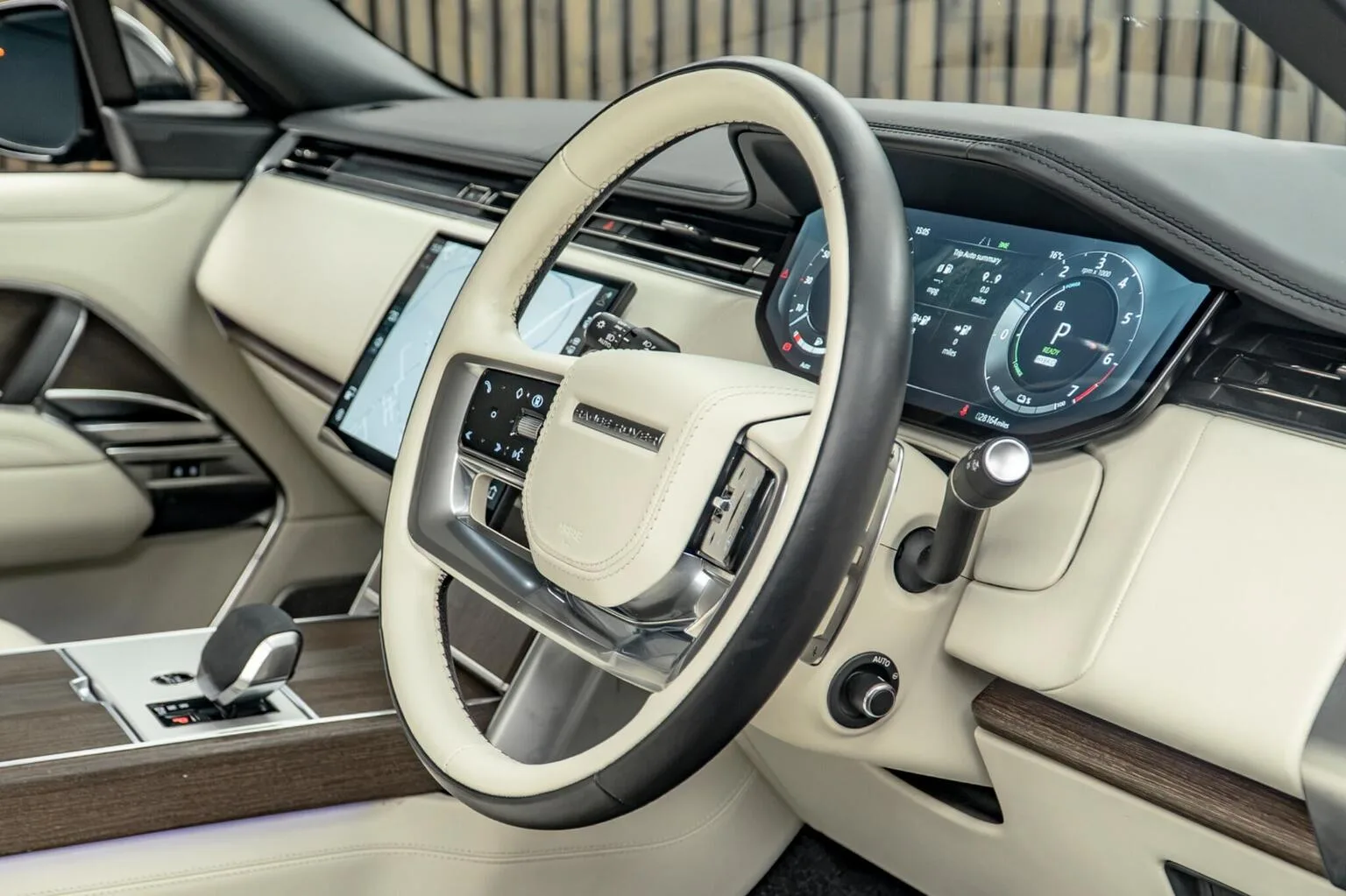 2024 Land Rover Range Rover P550e Autobiography, 27/30