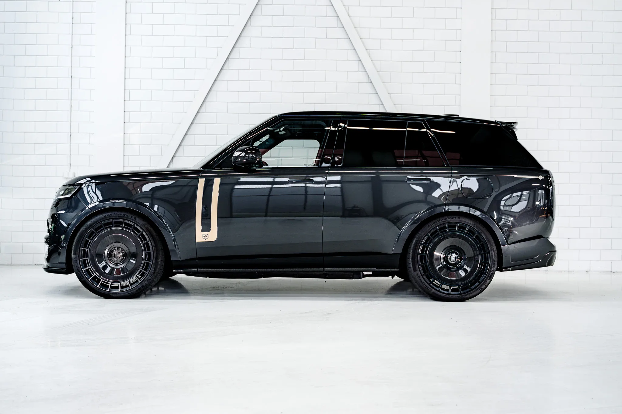 2024 Land Rover Range Rover P550e Autobiography Urban Automotive, 2/30