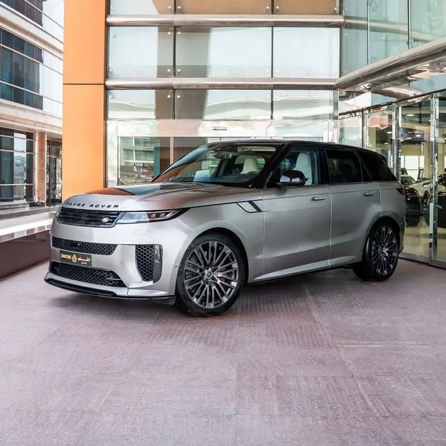 2024 Land Rover Range Rover Sport proposée par un concessionnaire spécialisé à Dubai, Émirats arabes unis, photo principale