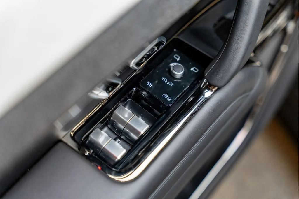 2024 Land Rover Range Rover Sport P550e Autobiography Urban Automotive, 30/30