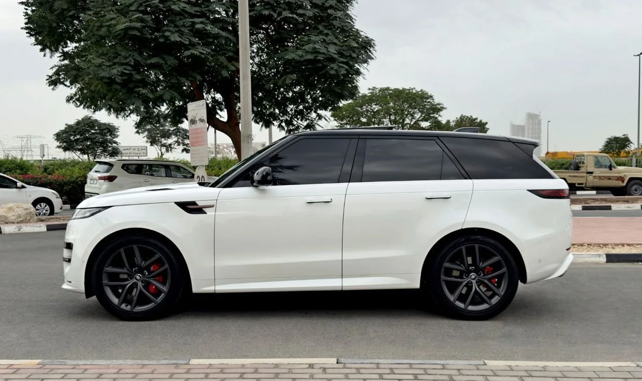 2024 Land Rover Range Rover Sport Dynamic HSE P400 angeboten von einem Fachhändler in Dubai, Vereinigte Arabische Emirate, Foto 4 von 13