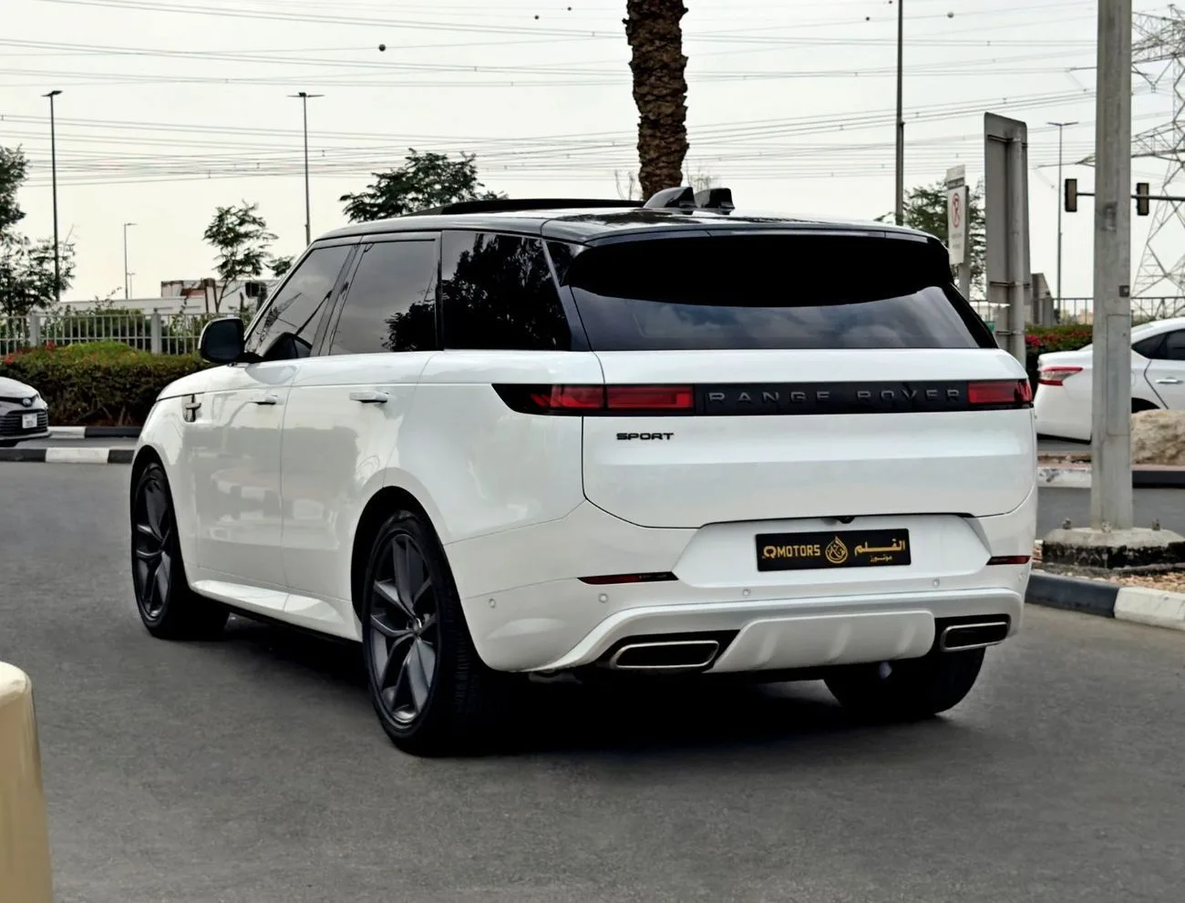 2024 Land Rover Range Rover Sport Dynamic HSE P400 angeboten von einem Fachhändler in Dubai, Vereinigte Arabische Emirate, Foto 5 von 13