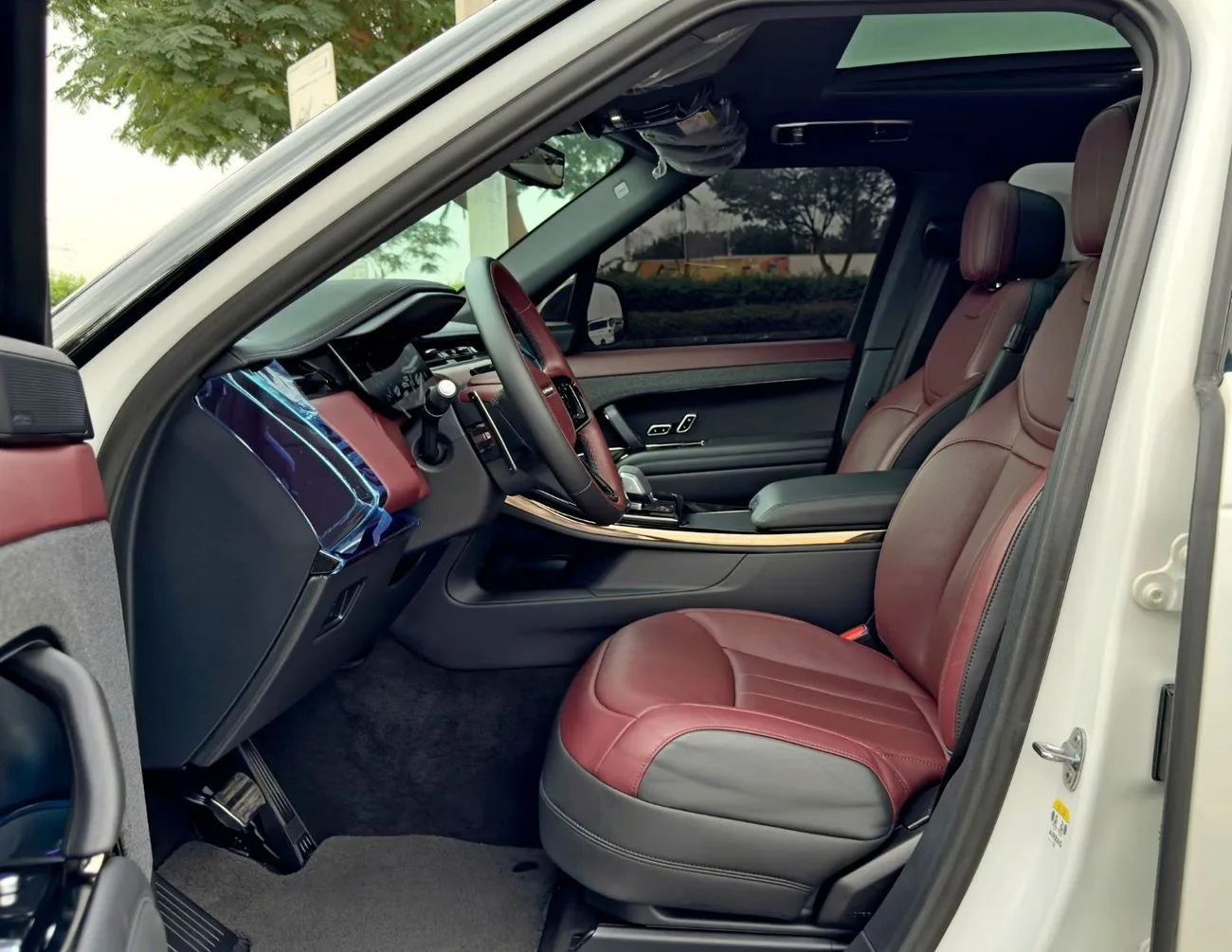 2024 Land Rover Range Rover Sport Dynamic HSE P400 angeboten von einem Fachhändler in Dubai, Vereinigte Arabische Emirate, Foto 9 von 13