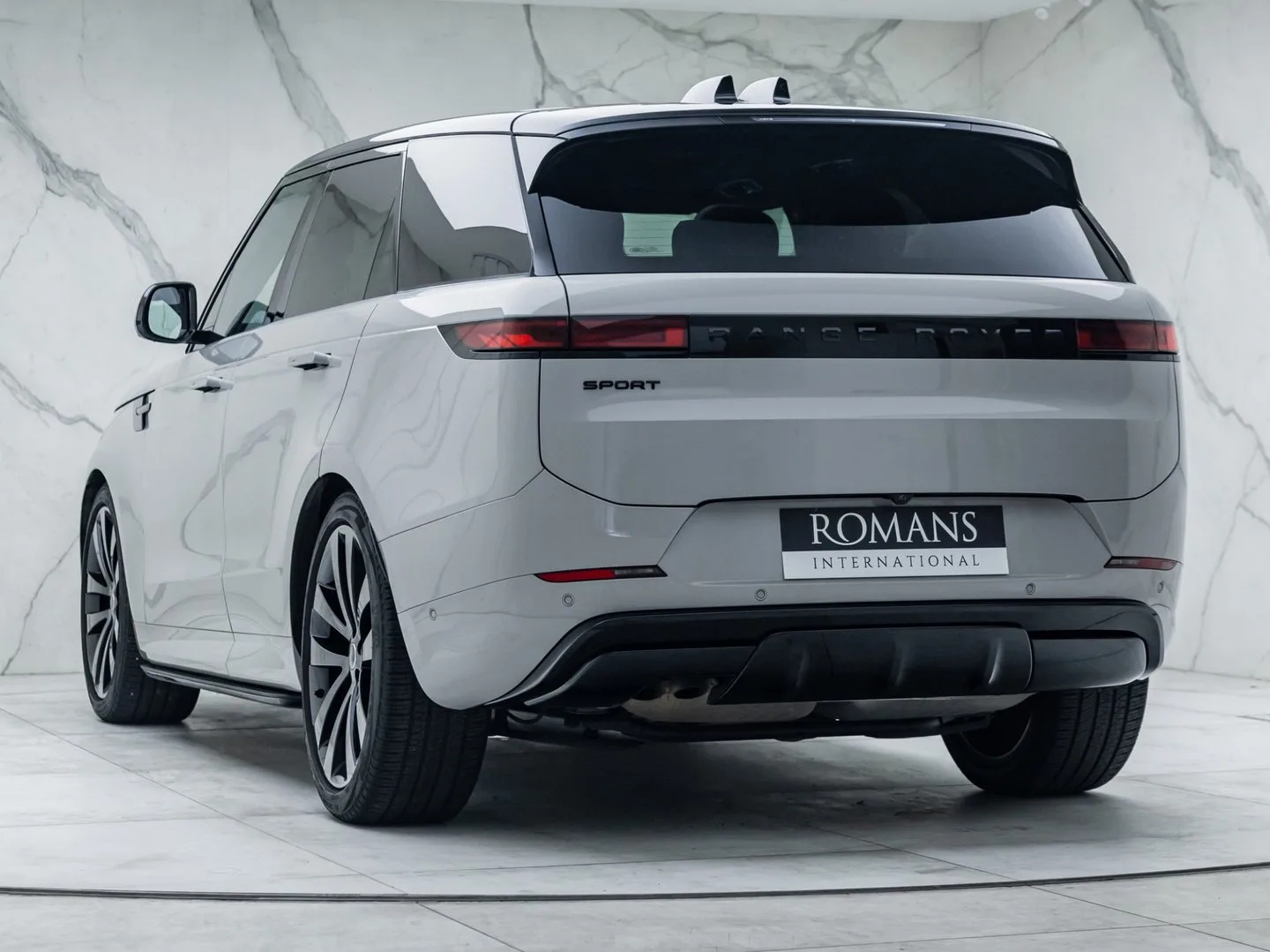 2024 Land Rover Range Rover Sport D300 Dynamic SE, 2/30