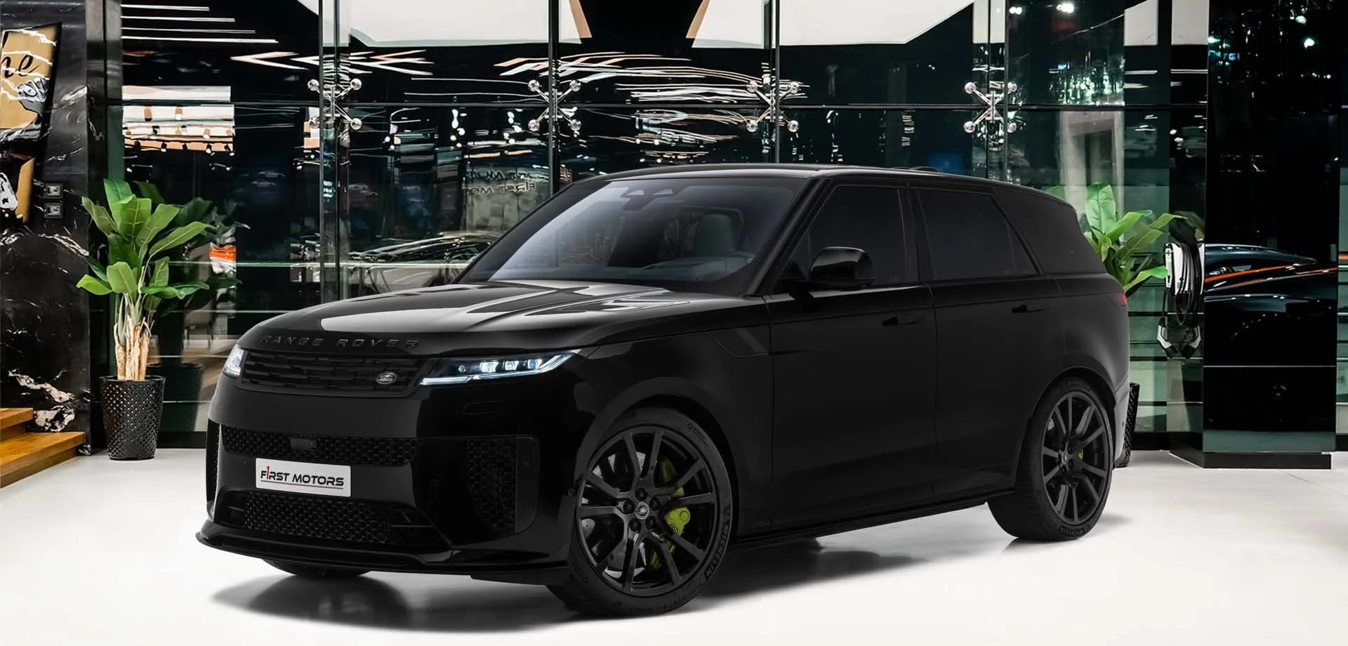 2024 Land Rover Range Rover SV angeboten von einem Fachhändler in Dubai, Vereinigte Arabische Emirate, Hauptfoto