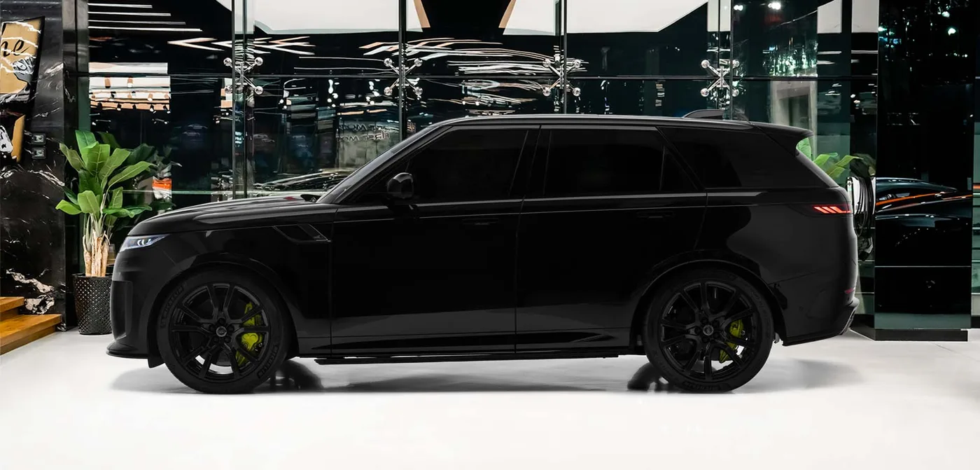 2024 Land Rover Range Rover SV angeboten von einem Fachhändler in Dubai, Vereinigte Arabische Emirate, Außenansicht 2