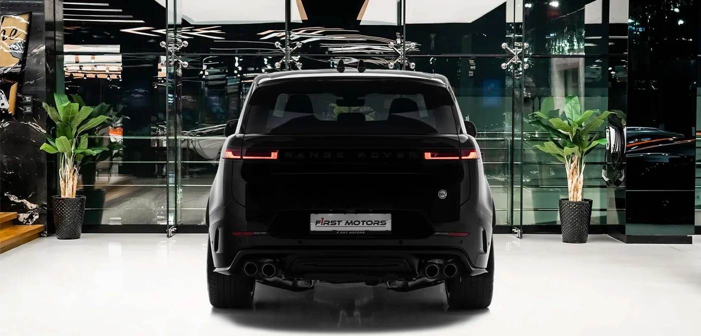 2024 Land Rover Range Rover SV angeboten von einem Fachhändler in Dubai, Vereinigte Arabische Emirate, Außenansicht 4