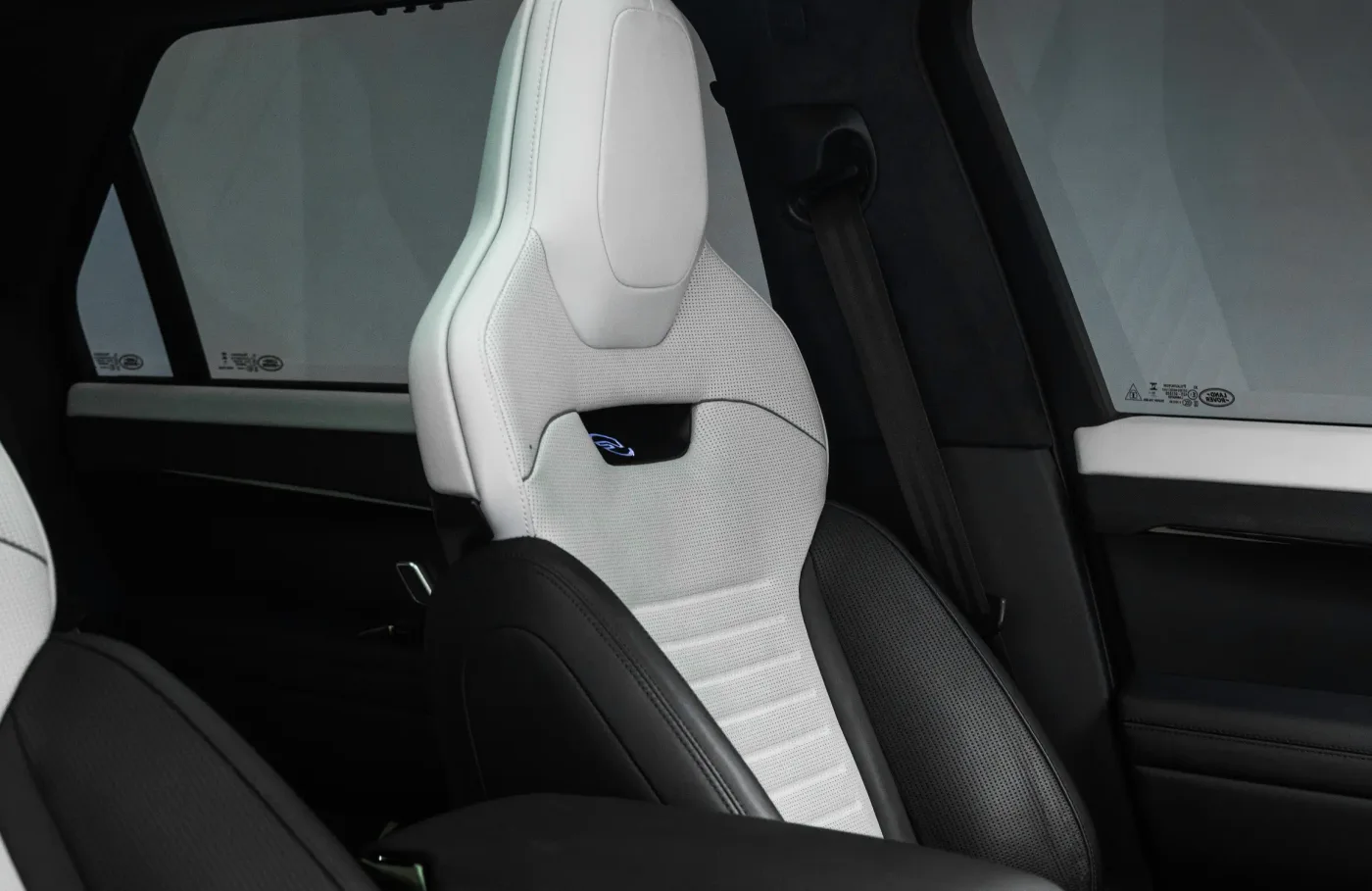 2024 Land Rover Range Rover SV angeboten von einem Fachhändler in Dubai, Vereinigte Arabische Emirate, Foto 10 von 10
