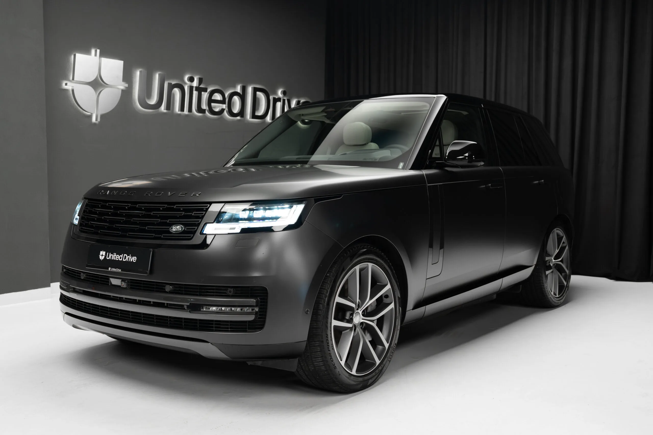 2024 Land Rover Range Rover P550e angeboten von einem Fachhändler in Voluntari, Rumänien, Hauptfoto