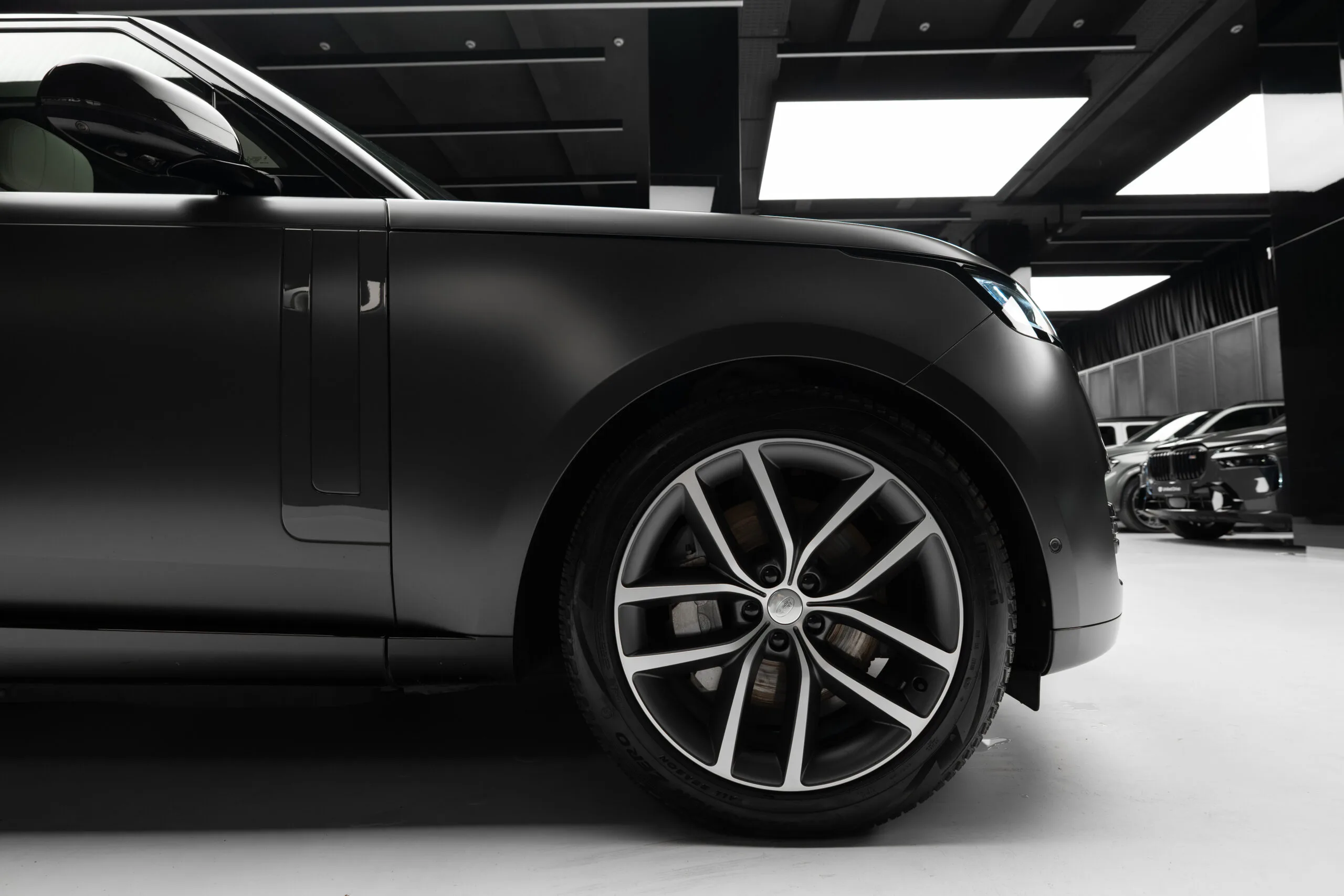 2024 Land Rover Range Rover P550e, 5/30