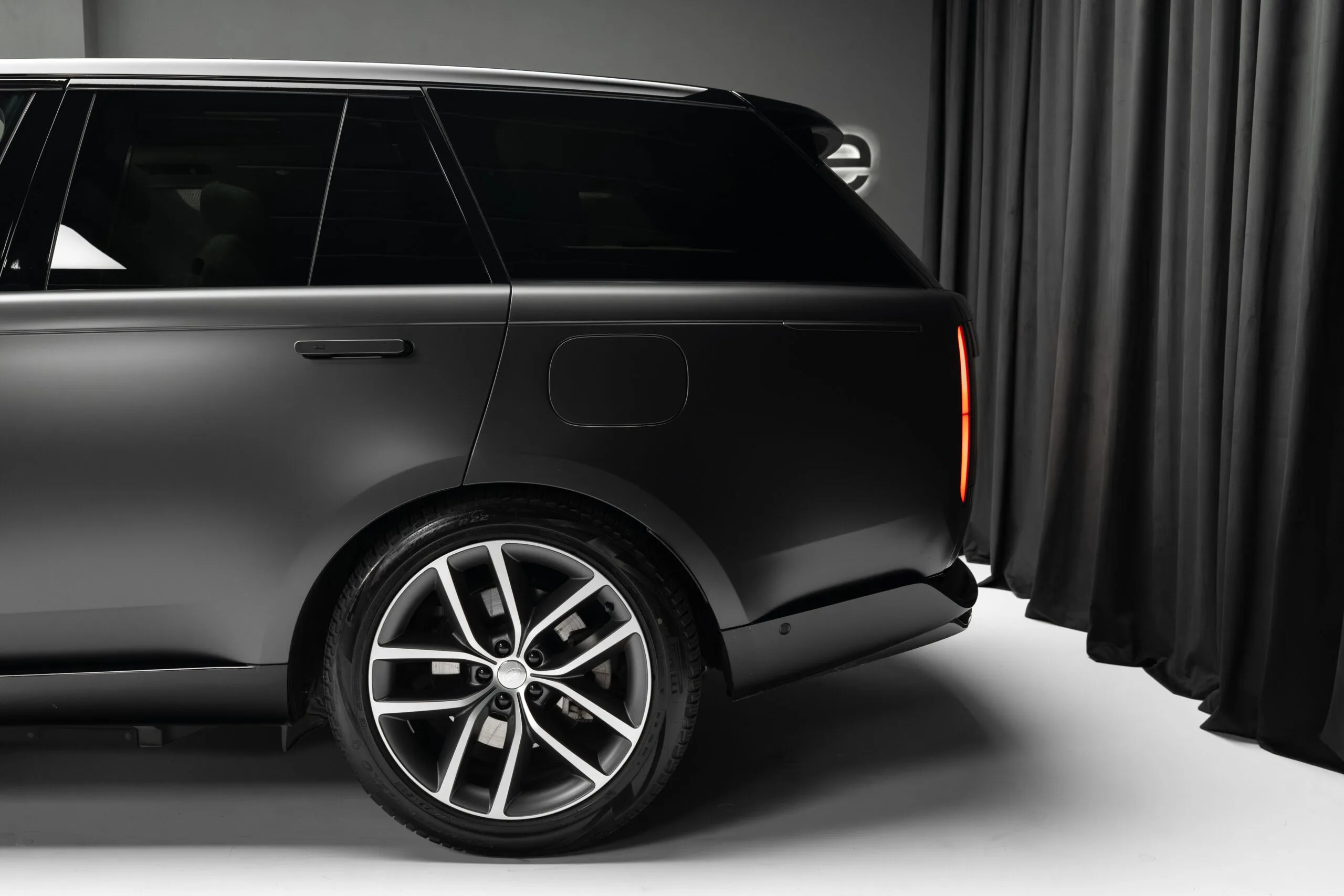 2024 Land Rover Range Rover P550e, 9/30