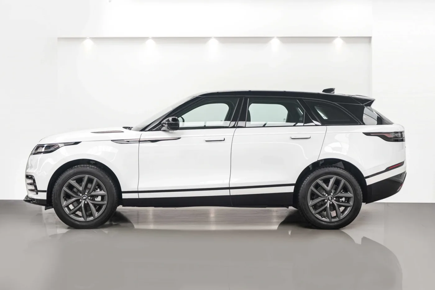 2024 Land Rover Range Rover Velar P250, SE Dynamic angeboten von einem Fachhändler in Dubai, Vereinigte Arabische Emirate, Foto 3 von 10
