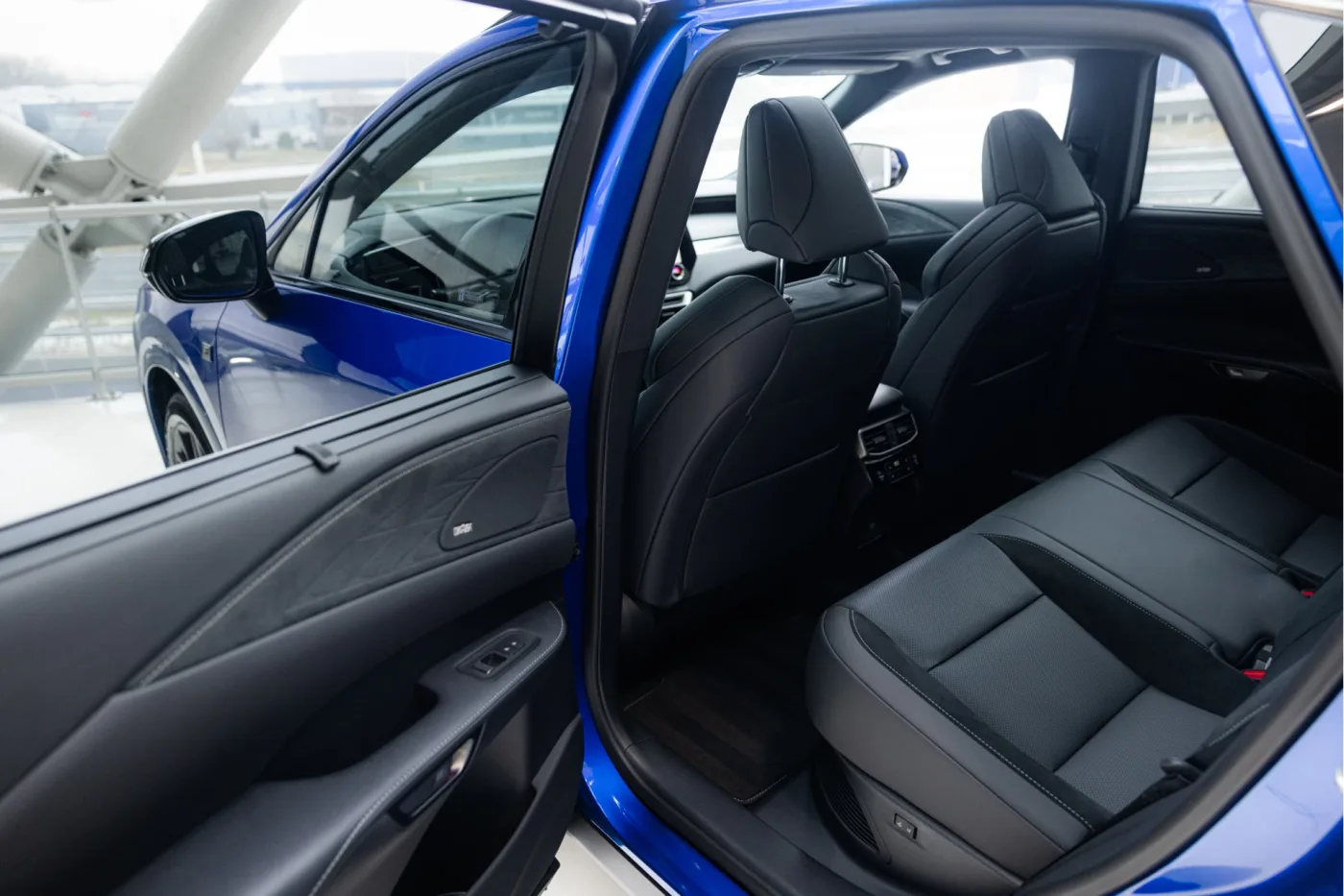2024 Lexus RX 500h F Sport offered by an official McLaren and Morgan dealer in Utrecht, Netherlands, photo 5 of 25