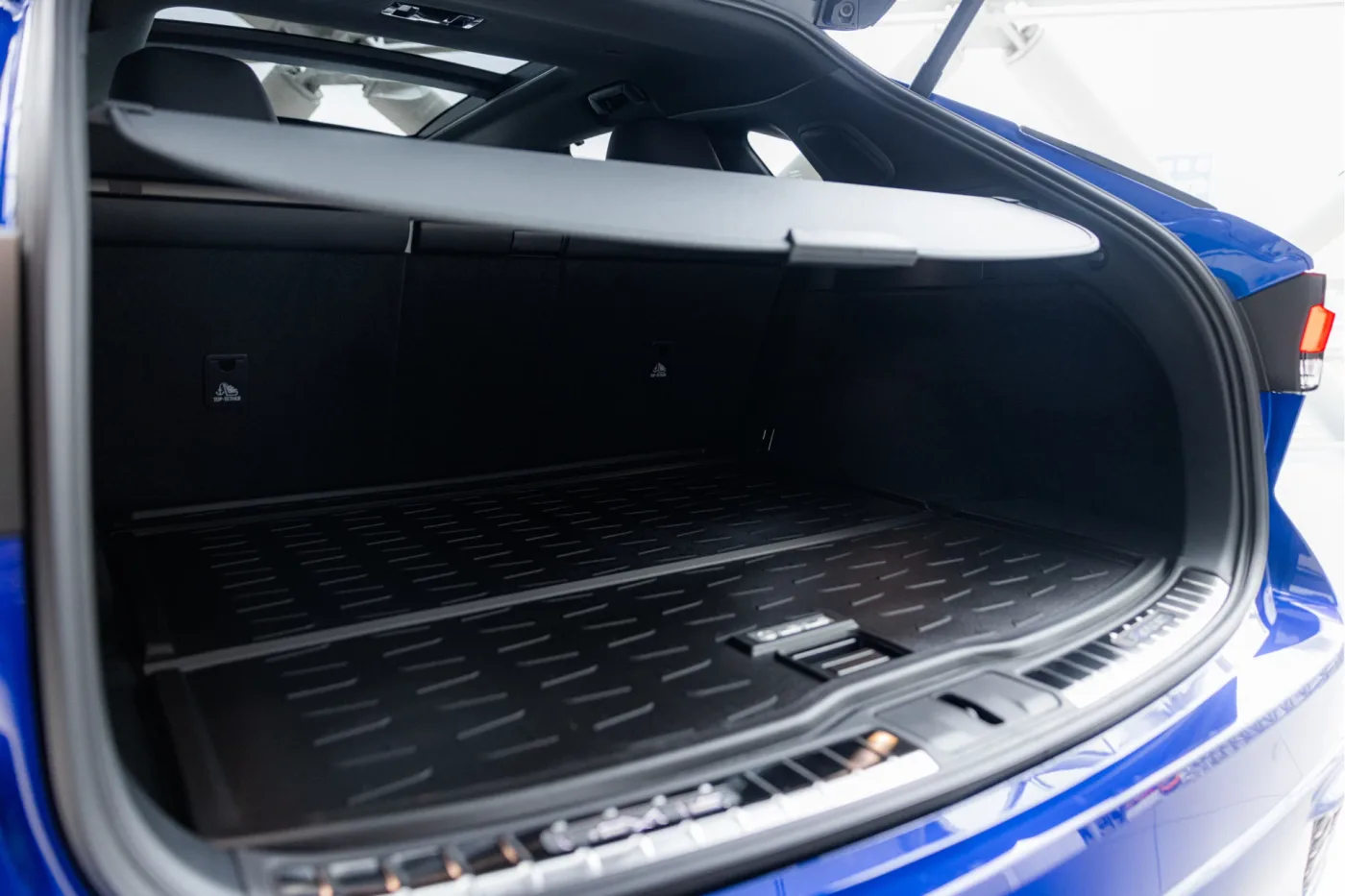 2024 Lexus RX 500h F Sport offered by an official McLaren and Morgan dealer in Utrecht, Netherlands, photo 7 of 25