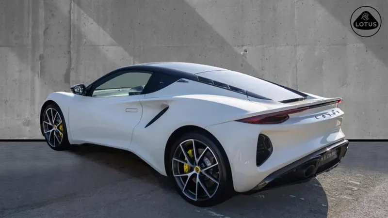 2024 Lotus Emira First Edition, 2/3