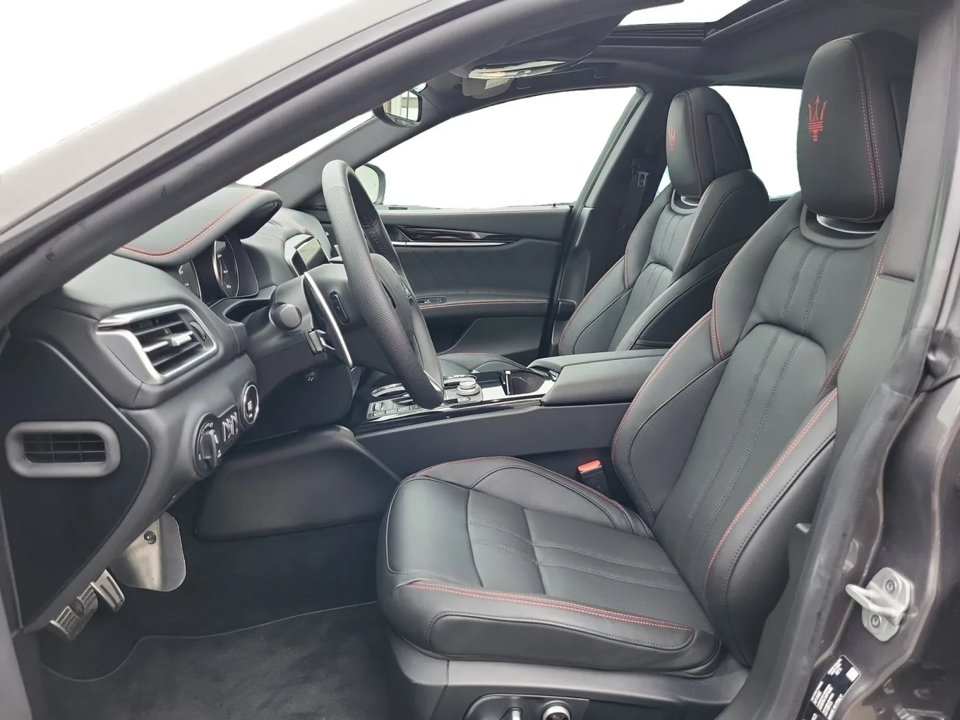 2024 Maserati Ghibli Modena angeboten von einem Fachhändler in Singen, Deutschland, Foto 4 von 15