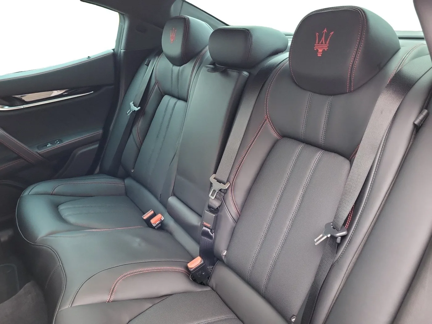 2024 Maserati Ghibli Modena angeboten von einem Fachhändler in Singen, Deutschland, Foto 5 von 15