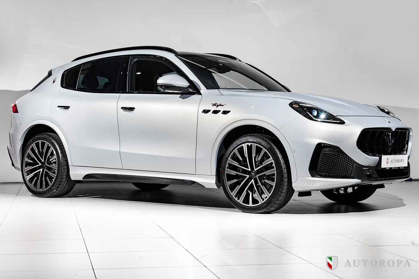 2024 Maserati Grecale Trofeo angeboten von einem offiziellen Ferrari und Maserati-Vertragshändler in Stockholm, Schweden, Foto 2 von 10