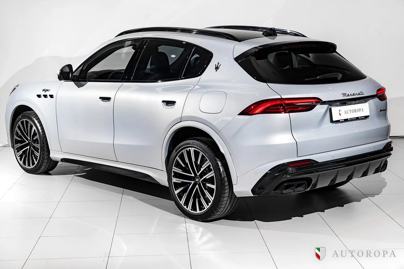 2024 Maserati Grecale Trofeo angeboten von einem offiziellen Ferrari und Maserati-Vertragshändler in Stockholm, Schweden, Foto 4 von 10