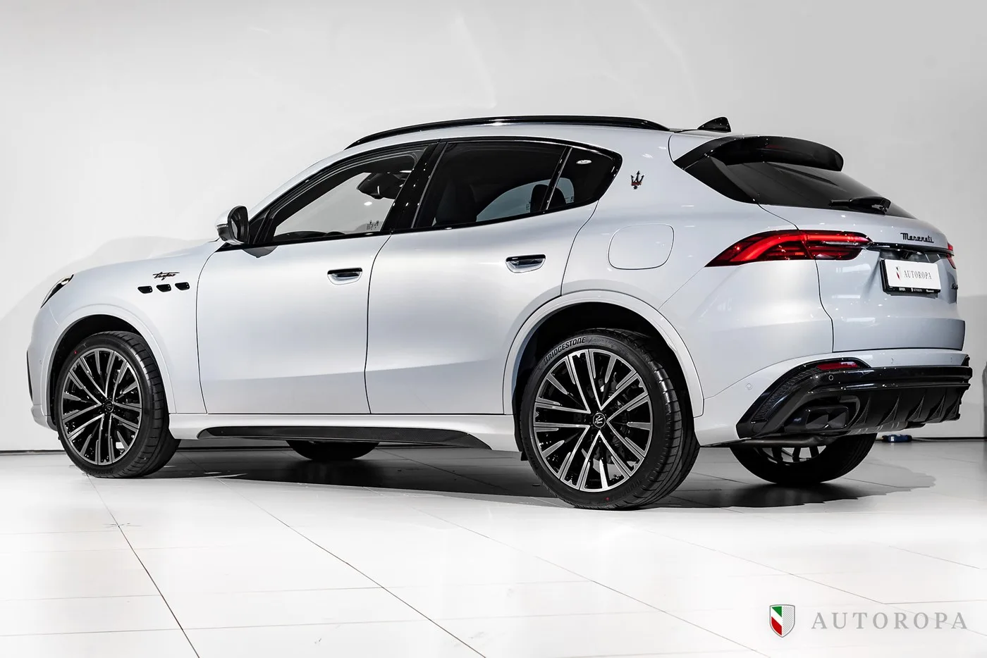 2024 Maserati Grecale Trofeo angeboten von einem offiziellen Ferrari und Maserati-Vertragshändler in Stockholm, Schweden, Foto 5 von 10