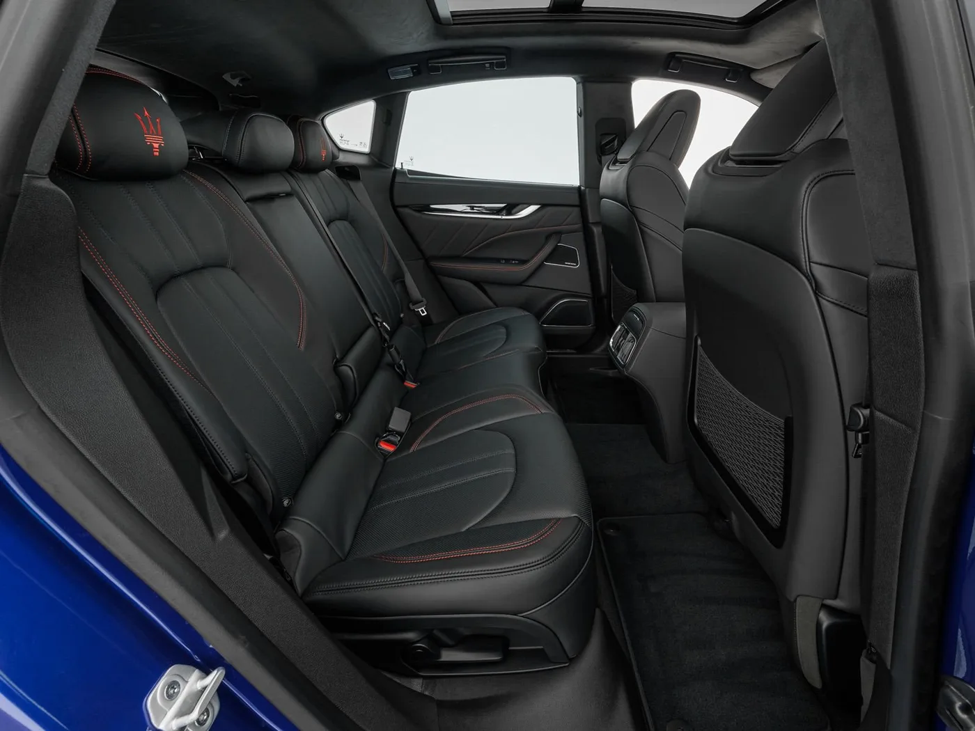 2024 Maserati Levante Modena proposée par un concessionnaire spécialisé à Singen, Allemagne, photo 5 sur 15