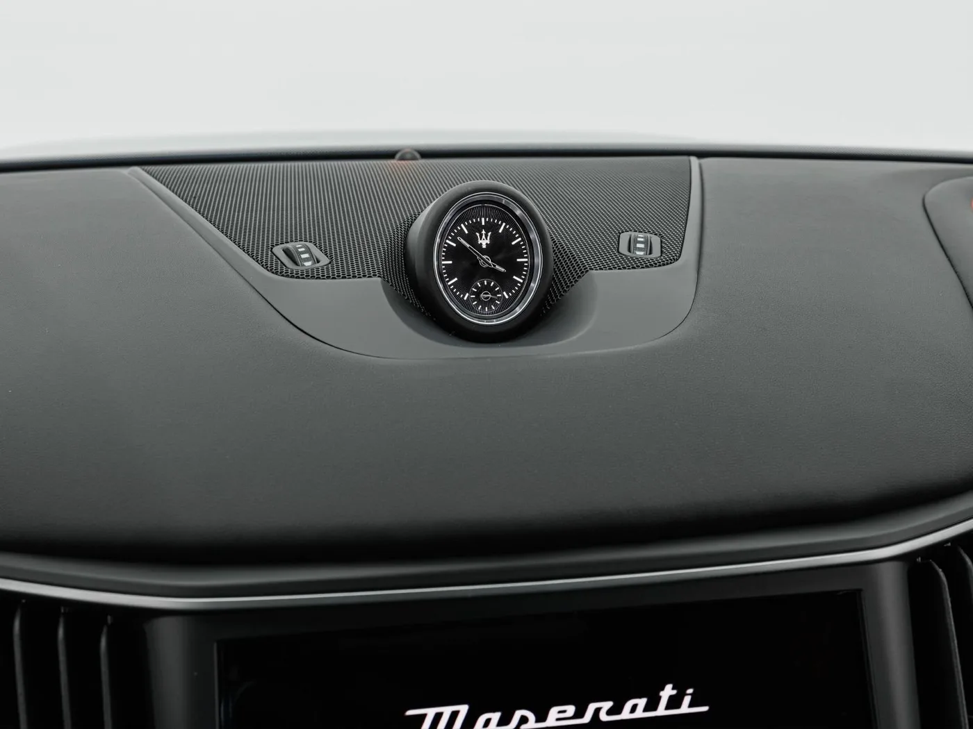 2024 Maserati Levante Modena proposée par un concessionnaire spécialisé à Singen, Allemagne, photo 10 sur 15