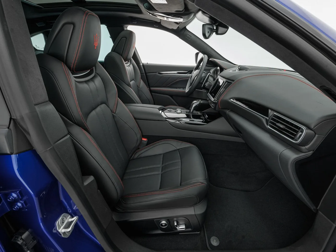 2024 Maserati Levante Modena proposée par un concessionnaire spécialisé à Singen, Allemagne, photo 12 sur 15