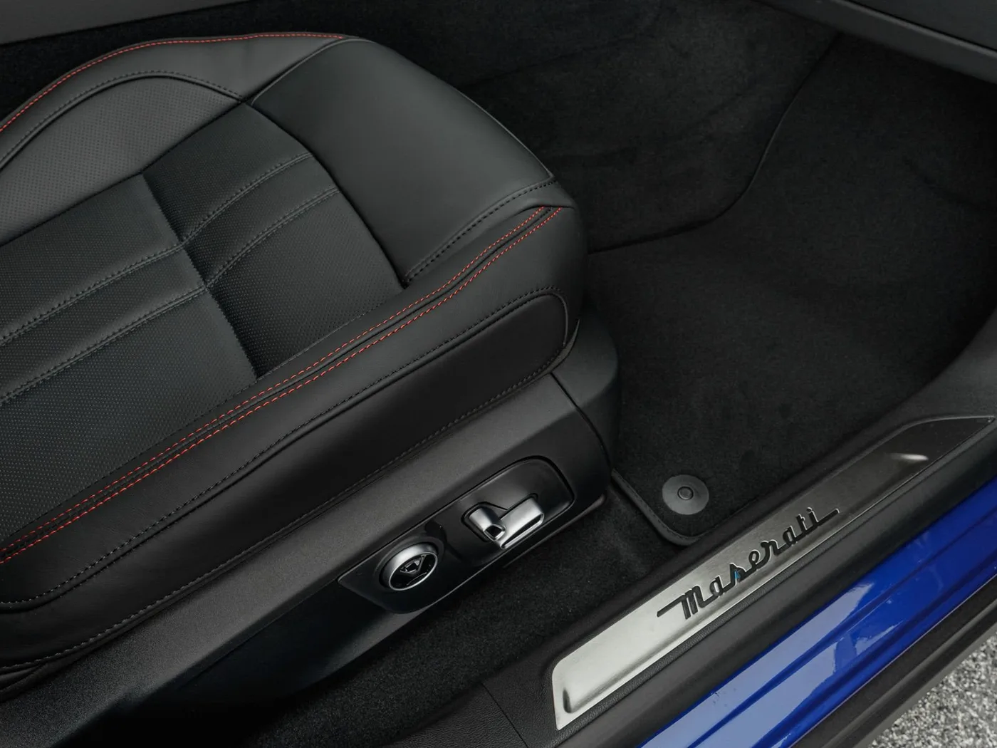 2024 Maserati Levante Modena proposée par un concessionnaire spécialisé à Singen, Allemagne, photo 14 sur 15