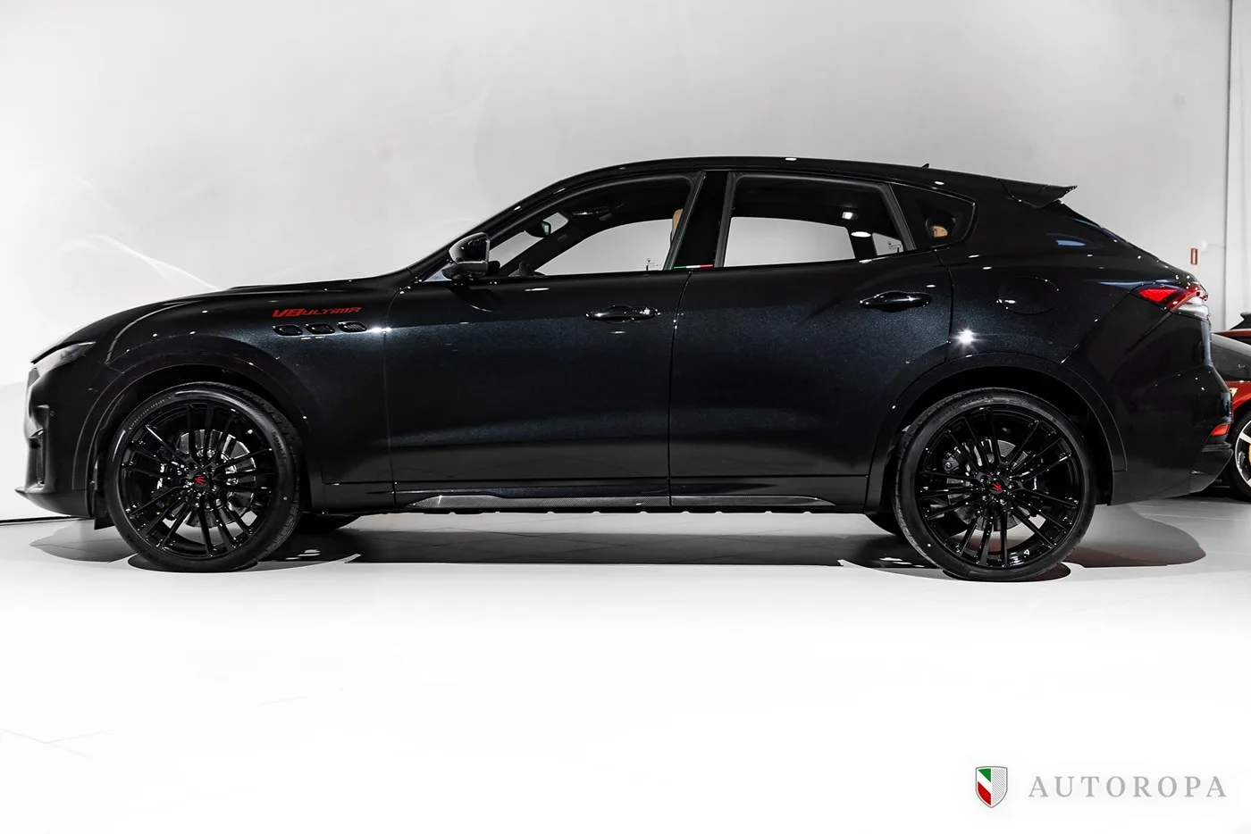 2024 Maserati Levante V8 offered by an official Ferrari and Maserati dealer in Arlöv, Sweden, photo 3 of 10