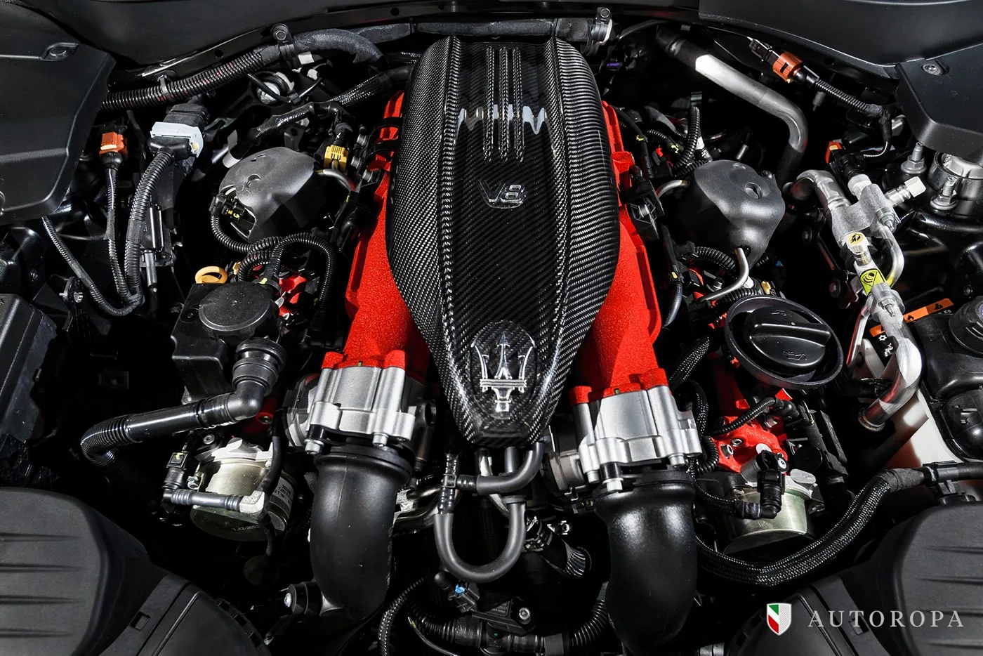 2024 Maserati Levante V8 offered by an official Ferrari and Maserati dealer in Arlöv, Sweden, photo 9 of 10