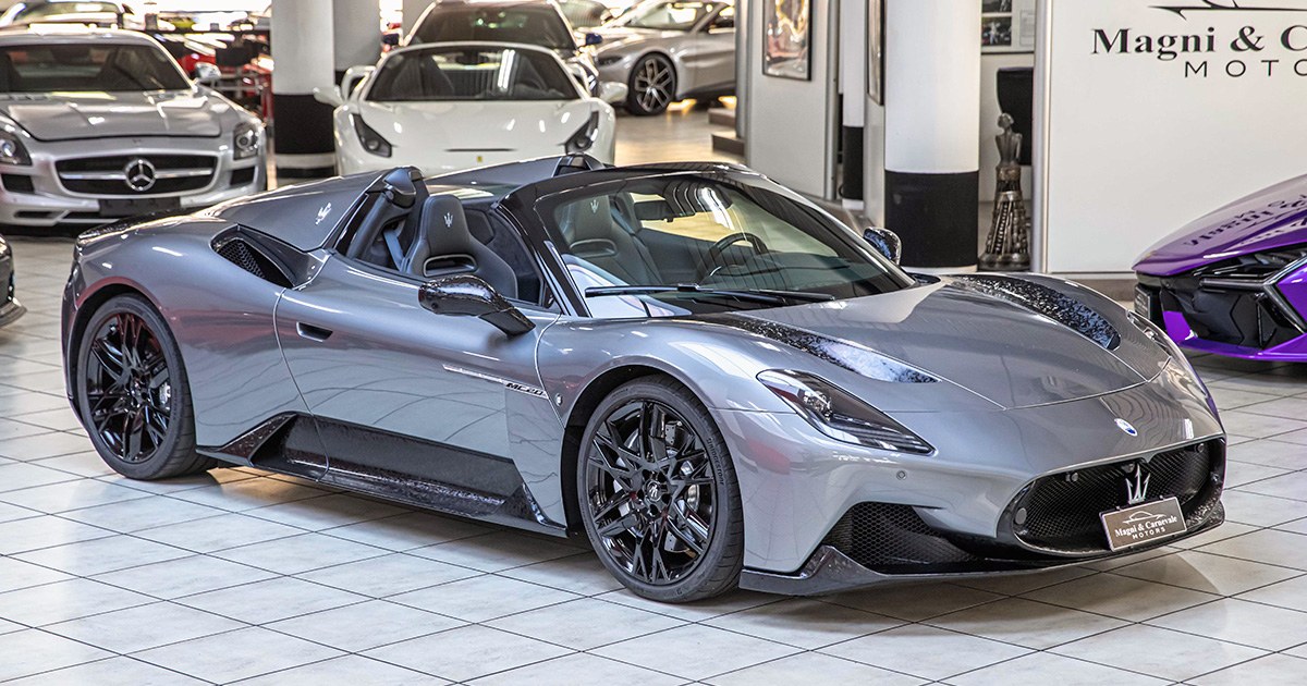 2024 Maserati MC20 Cielo proposée par un concessionnaire spécialisé à Milan, Italie, photo principale