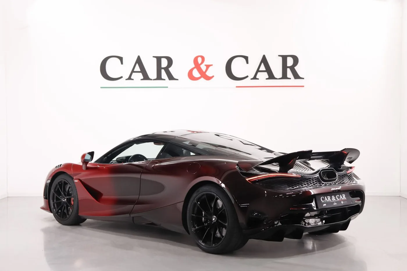 2024 McLaren 750S offered by a supercar dealer in Zibido San Giacomo, Italy, photo 2 of 25