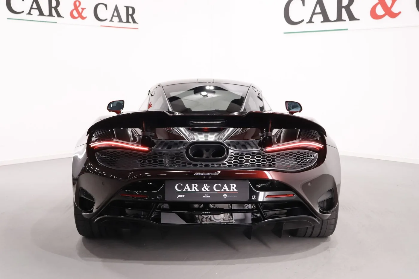 2024 McLaren 750S offered by a supercar dealer in Zibido San Giacomo, Italy, photo 4 of 25