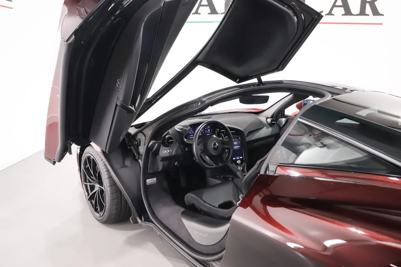 2024 McLaren 750S offered by a supercar dealer in Zibido San Giacomo, Italy, photo 8 of 25