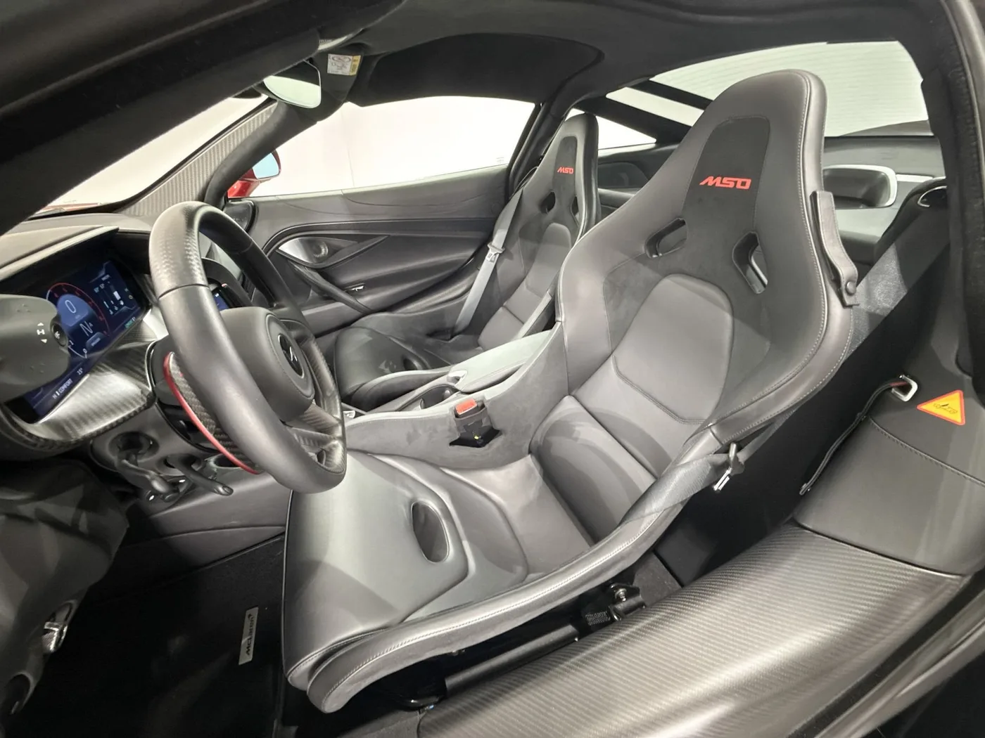 2024 McLaren 750S offered by a supercar dealer in Zibido San Giacomo, Italy, photo 13 of 25